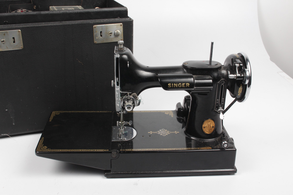 Vintage Singer "Featherweight" Portable Sewing Machine
