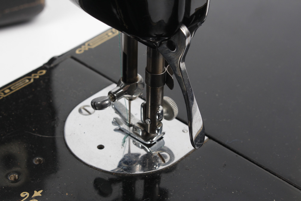 Vintage Singer "Featherweight" Portable Sewing Machine