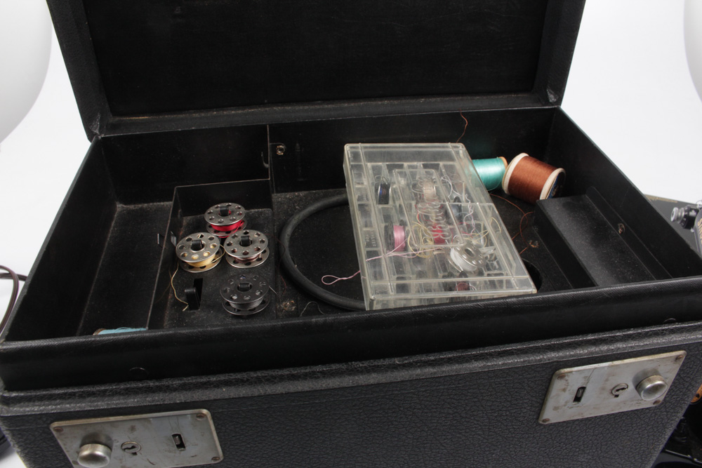 Vintage Singer "Featherweight" Portable Sewing Machine