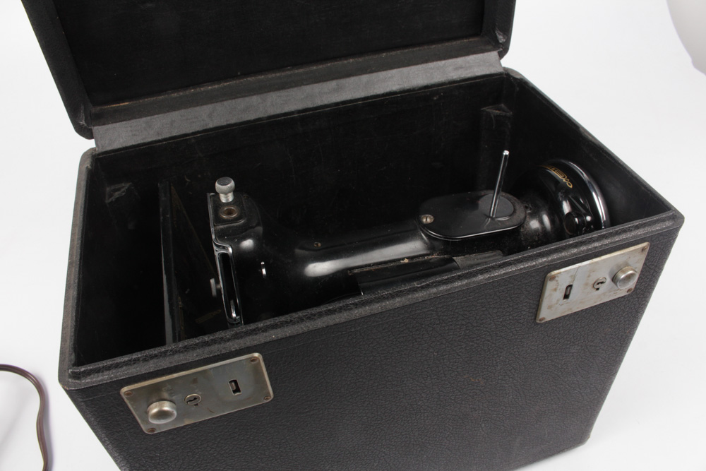 Vintage Singer "Featherweight" Portable Sewing Machine