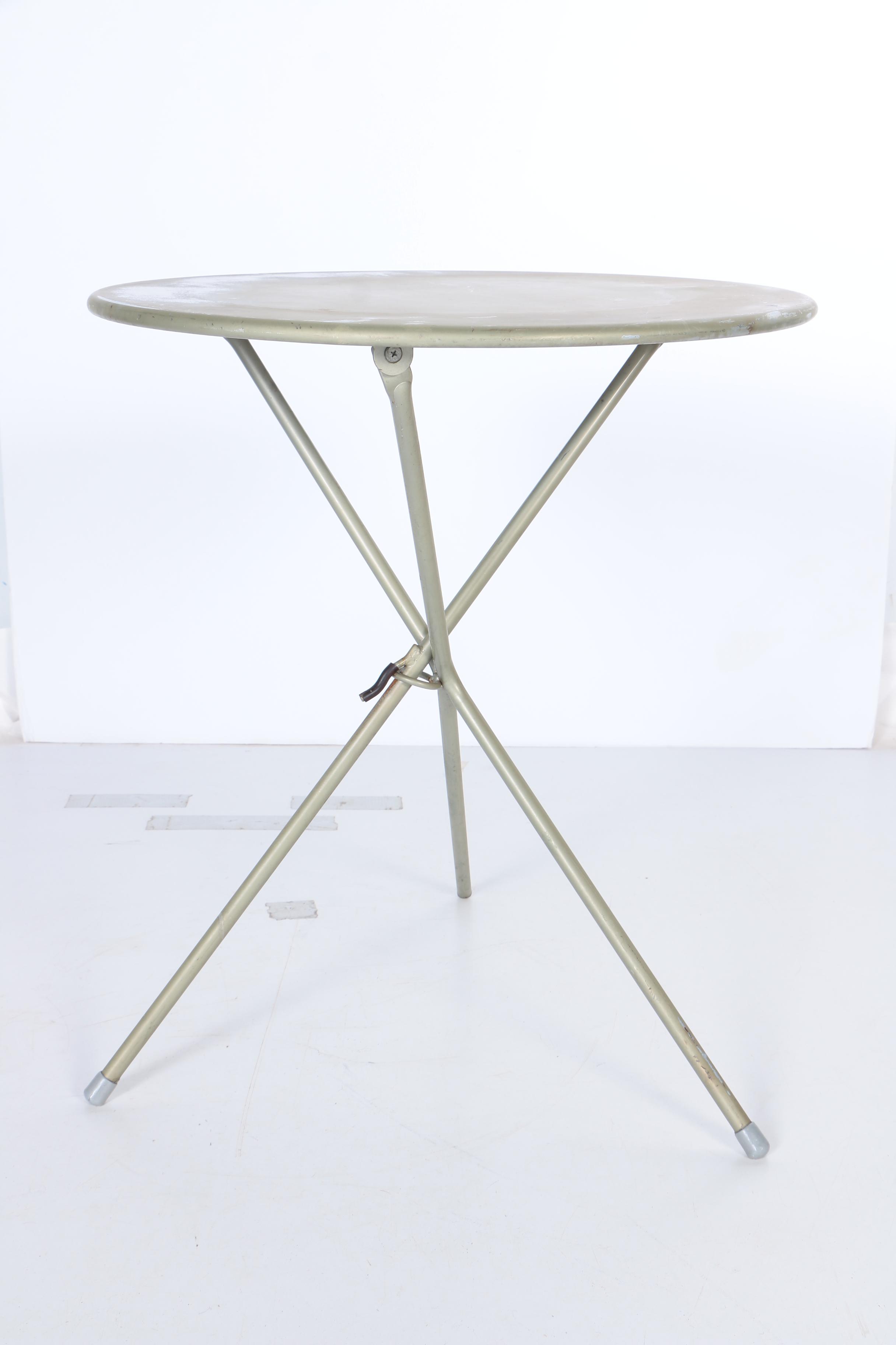 Collapsible Round Table