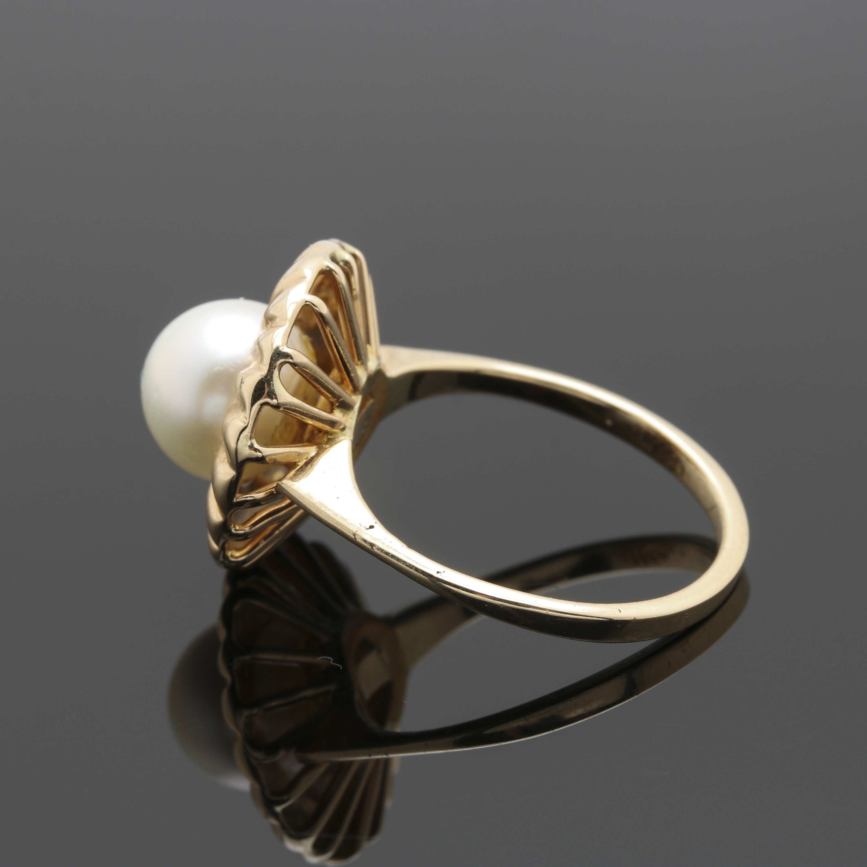 14K Yellow Gold Cultured Pearl Ring