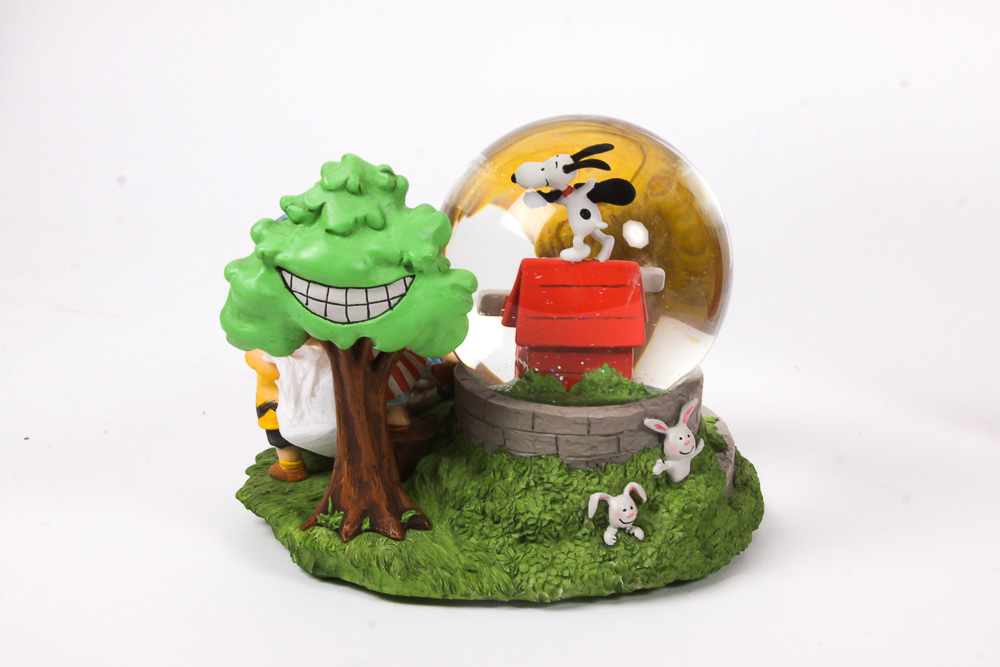 Hallmark "Peanuts" Character Figures, Snow Globes and Books