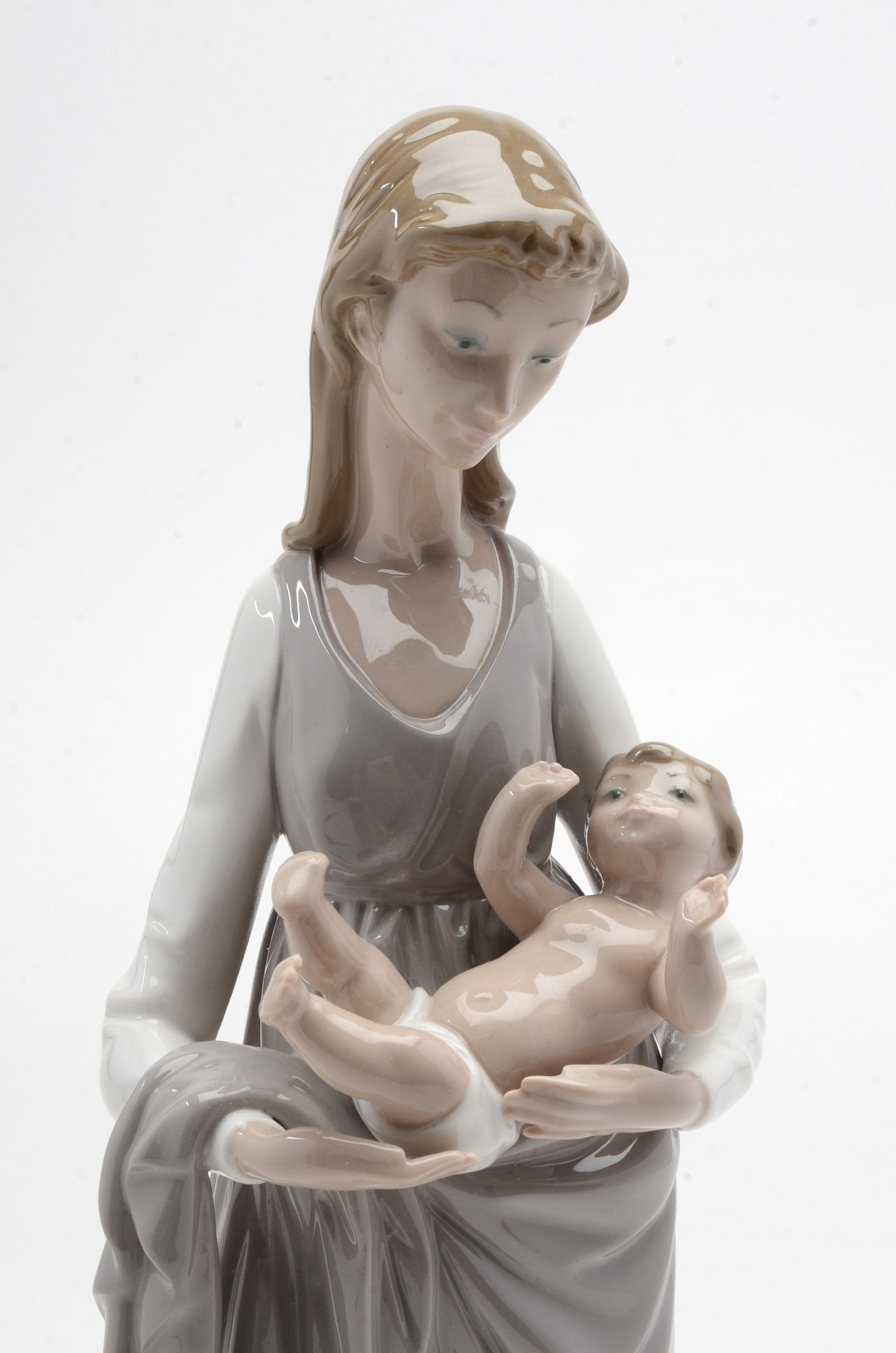 Lladro "Mater Amabilis" Figurine