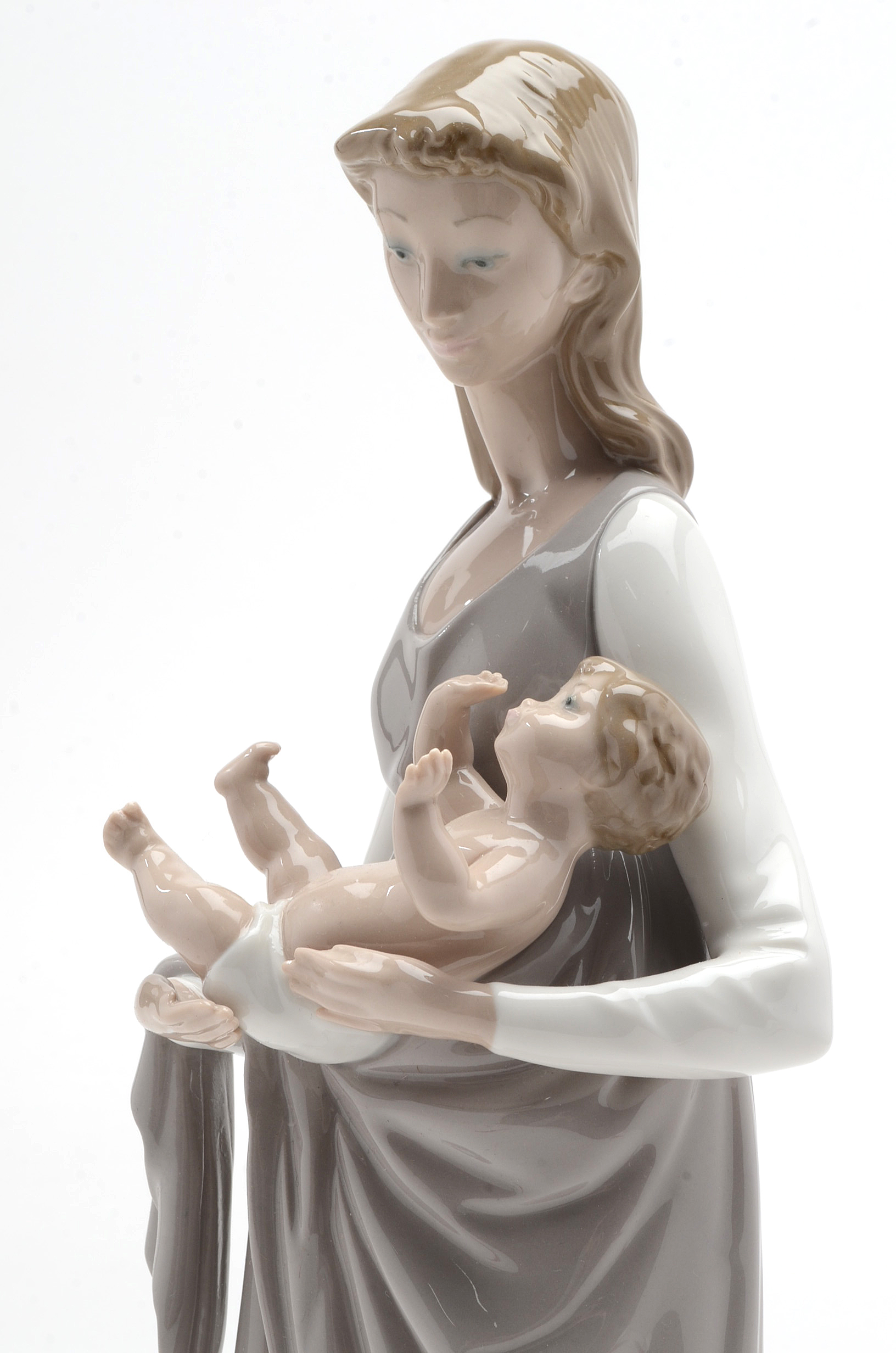 Lladro "Mater Amabilis" Figurine