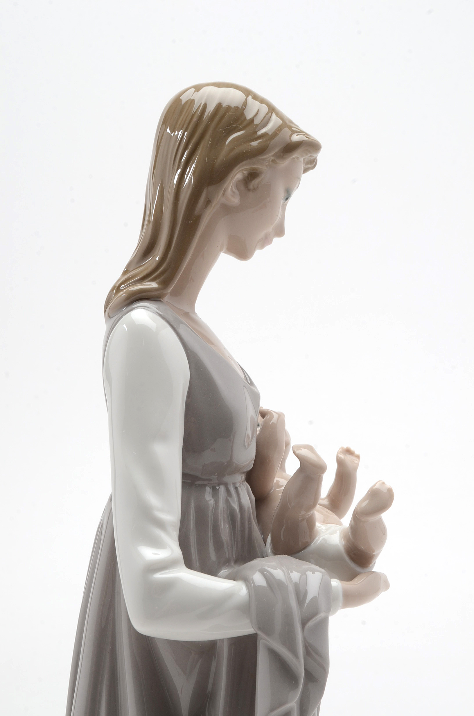 Lladro "Mater Amabilis" Figurine