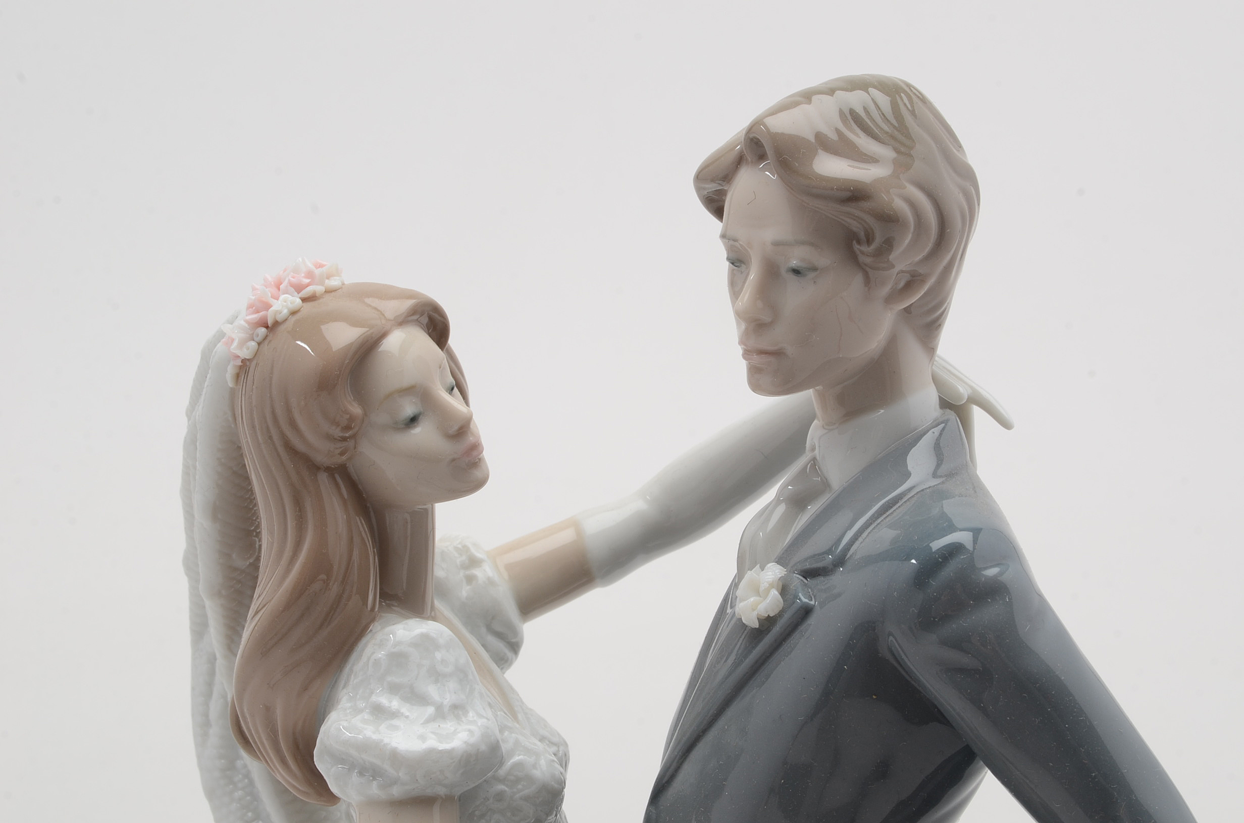 Lladro "I Love You Truly" Porcelain Figurine