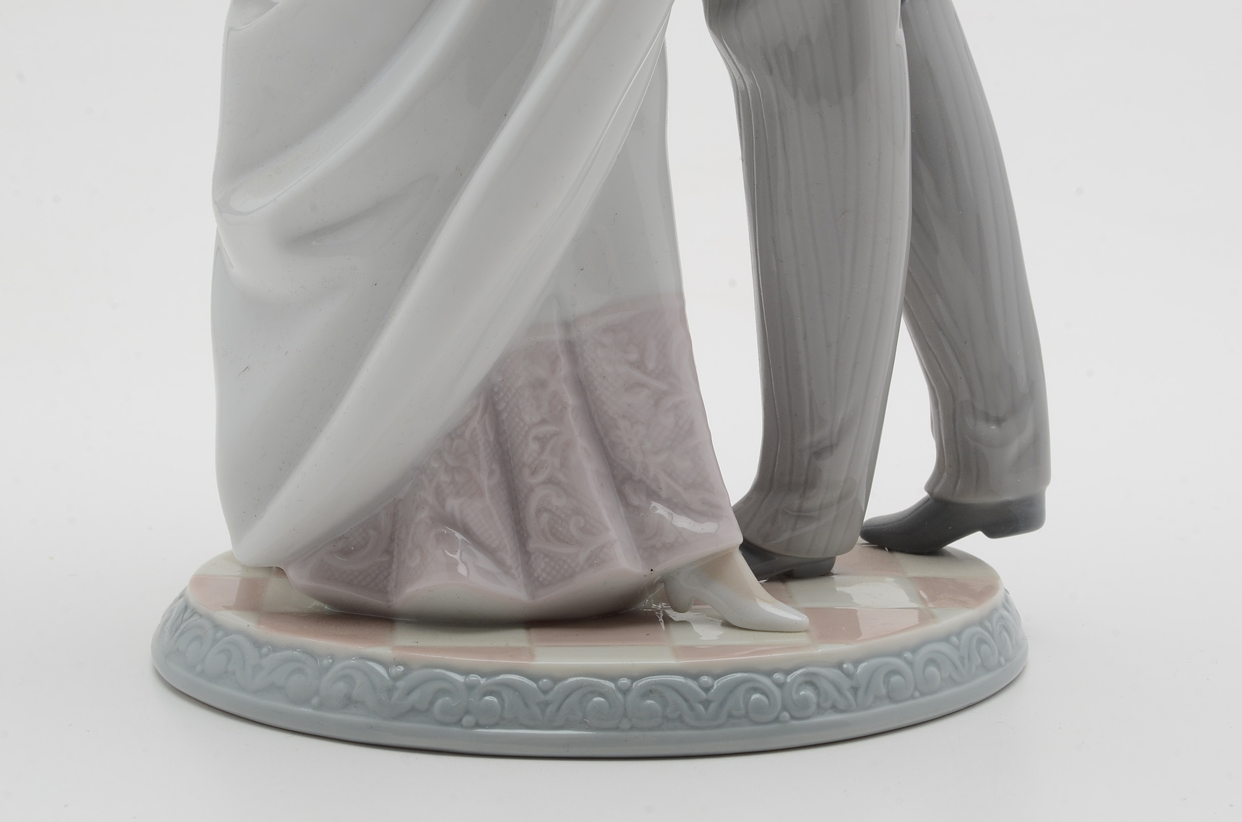 Lladro "I Love You Truly" Porcelain Figurine