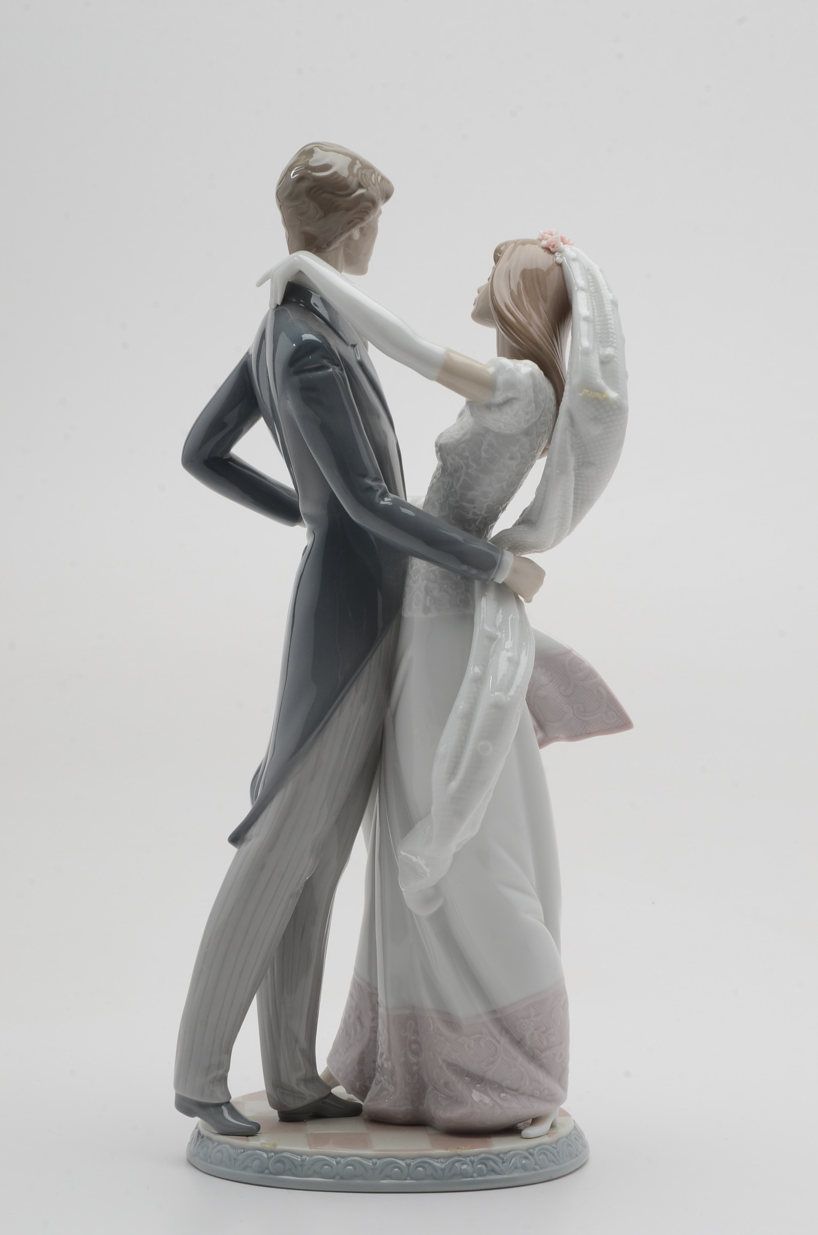 Lladro "I Love You Truly" Porcelain Figurine