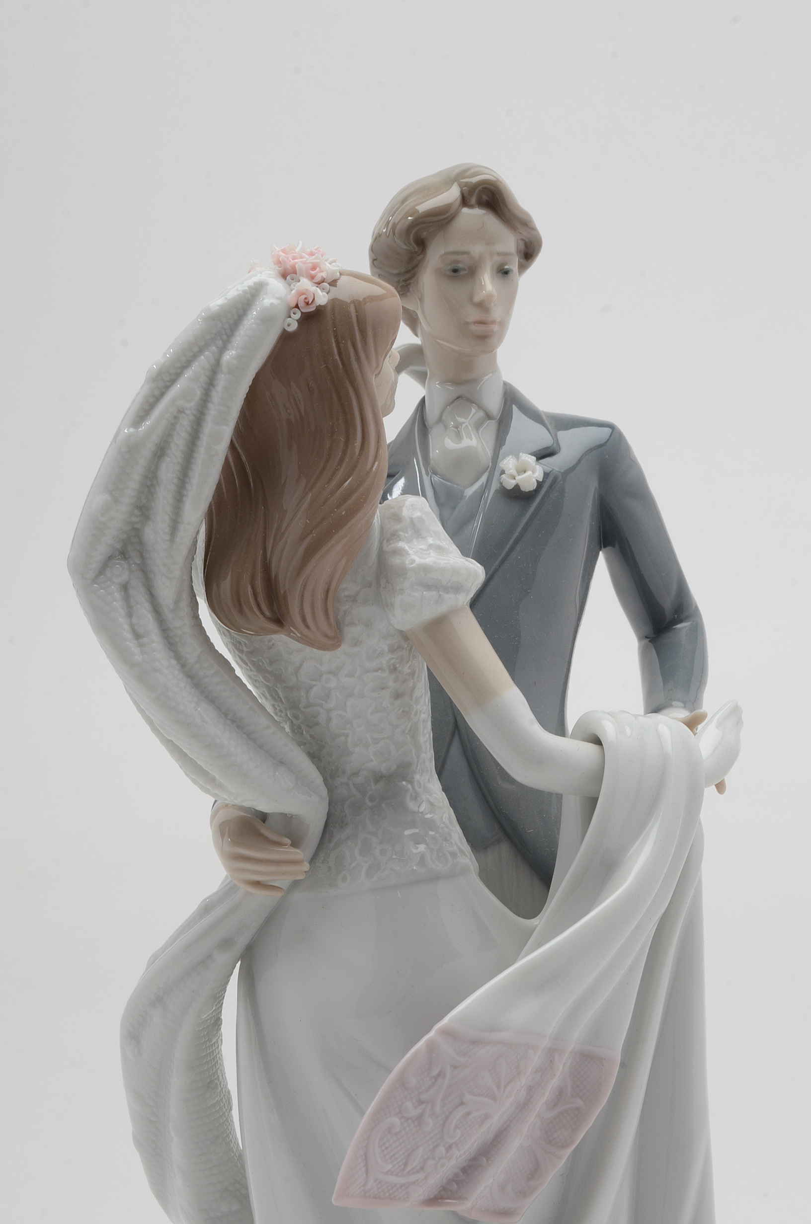 Lladro "I Love You Truly" Porcelain Figurine