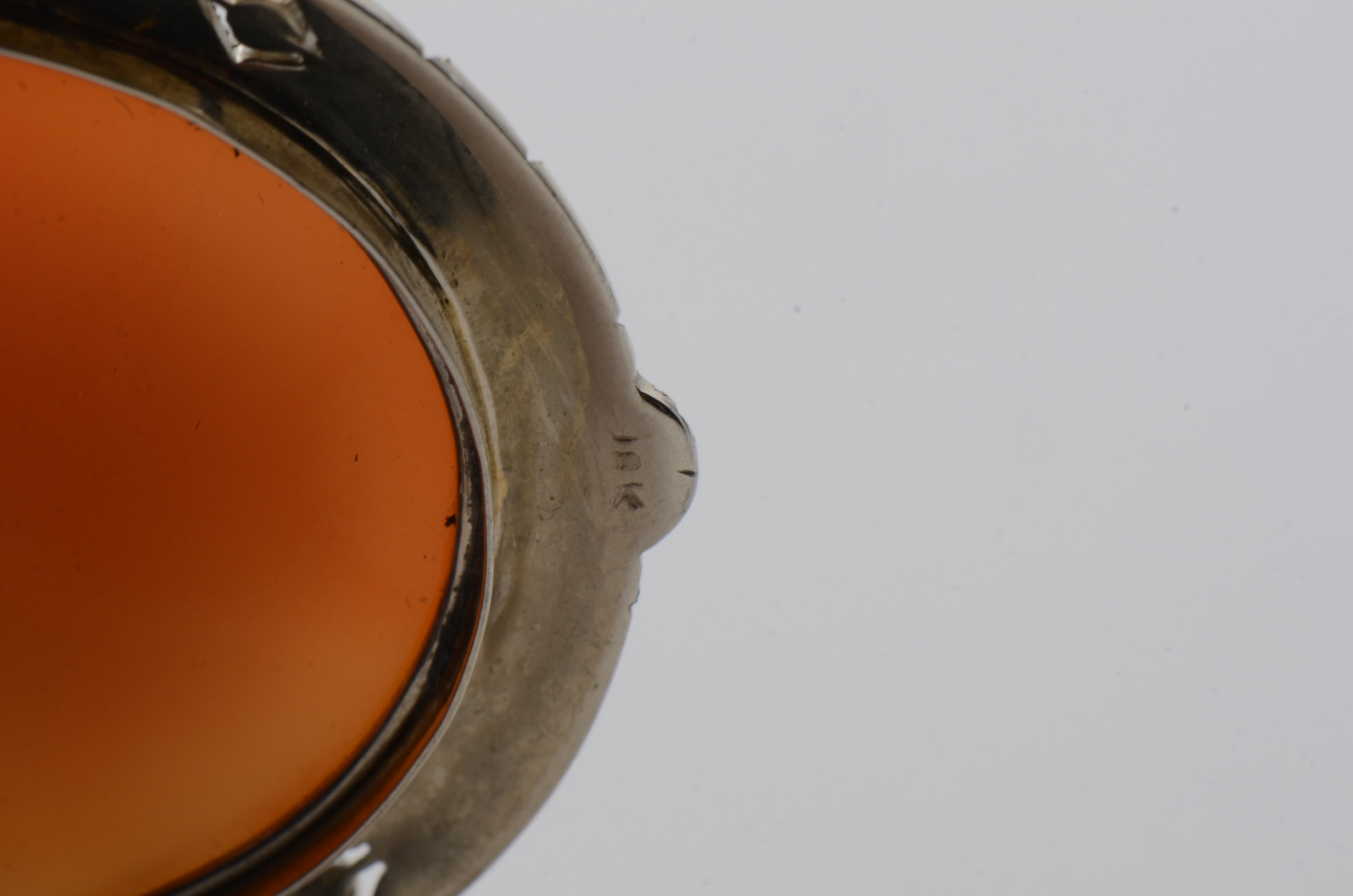 Vintage 18K Yellow Gold Carved Agate Cameo Brooch