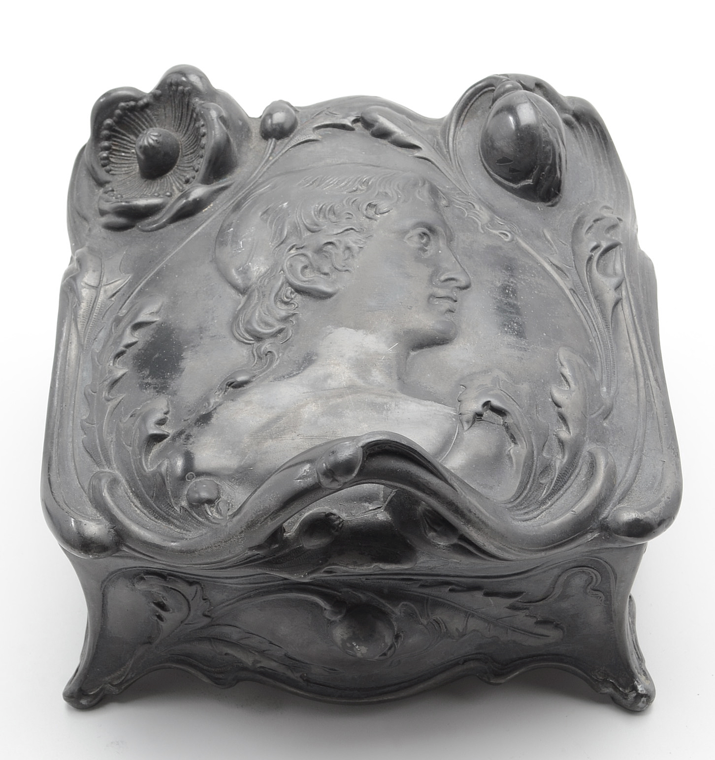 Art Nouveau Hinged Casket and Smaller Purse in Pewter Finish