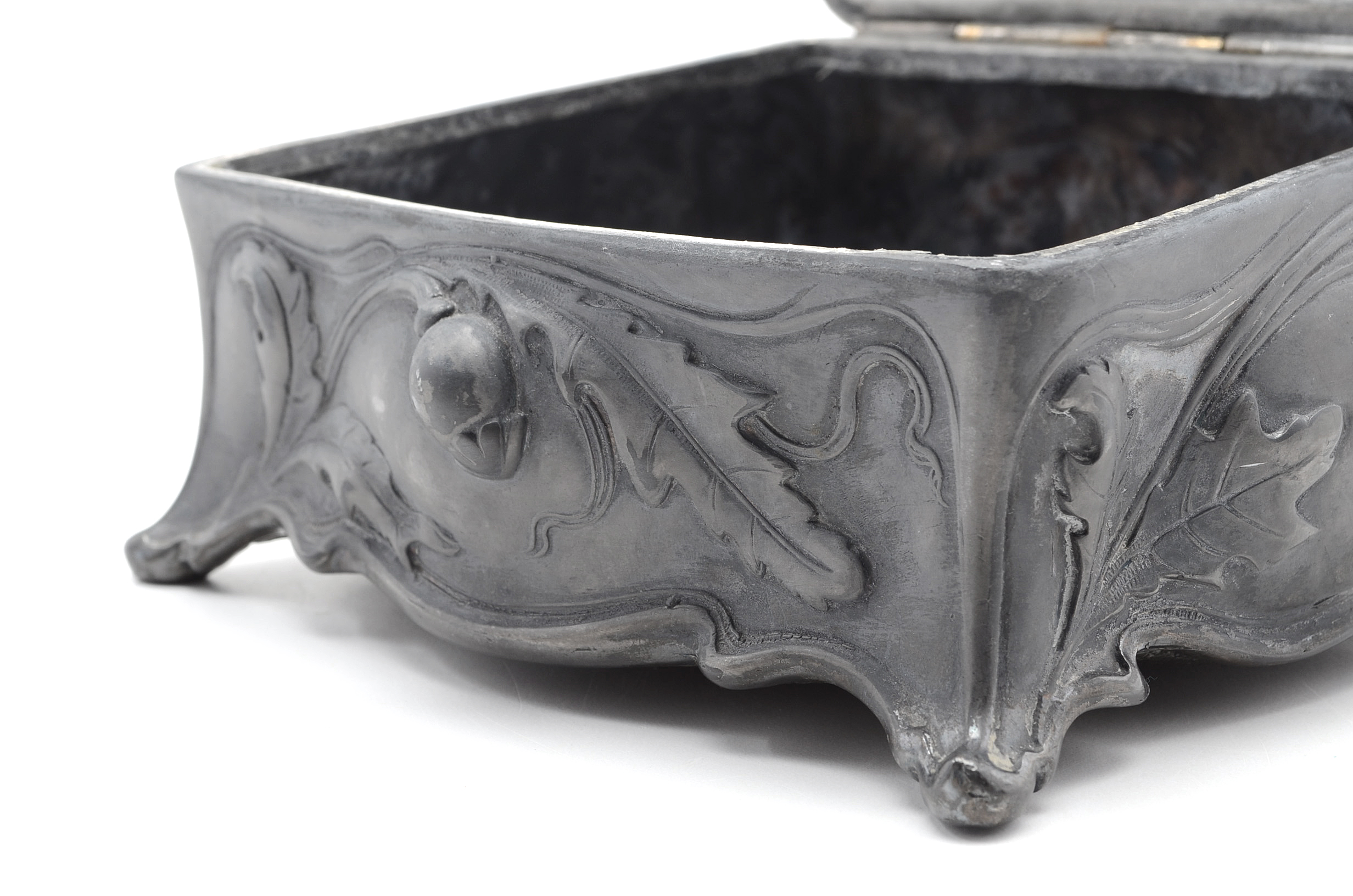 Art Nouveau Hinged Casket and Smaller Purse in Pewter Finish