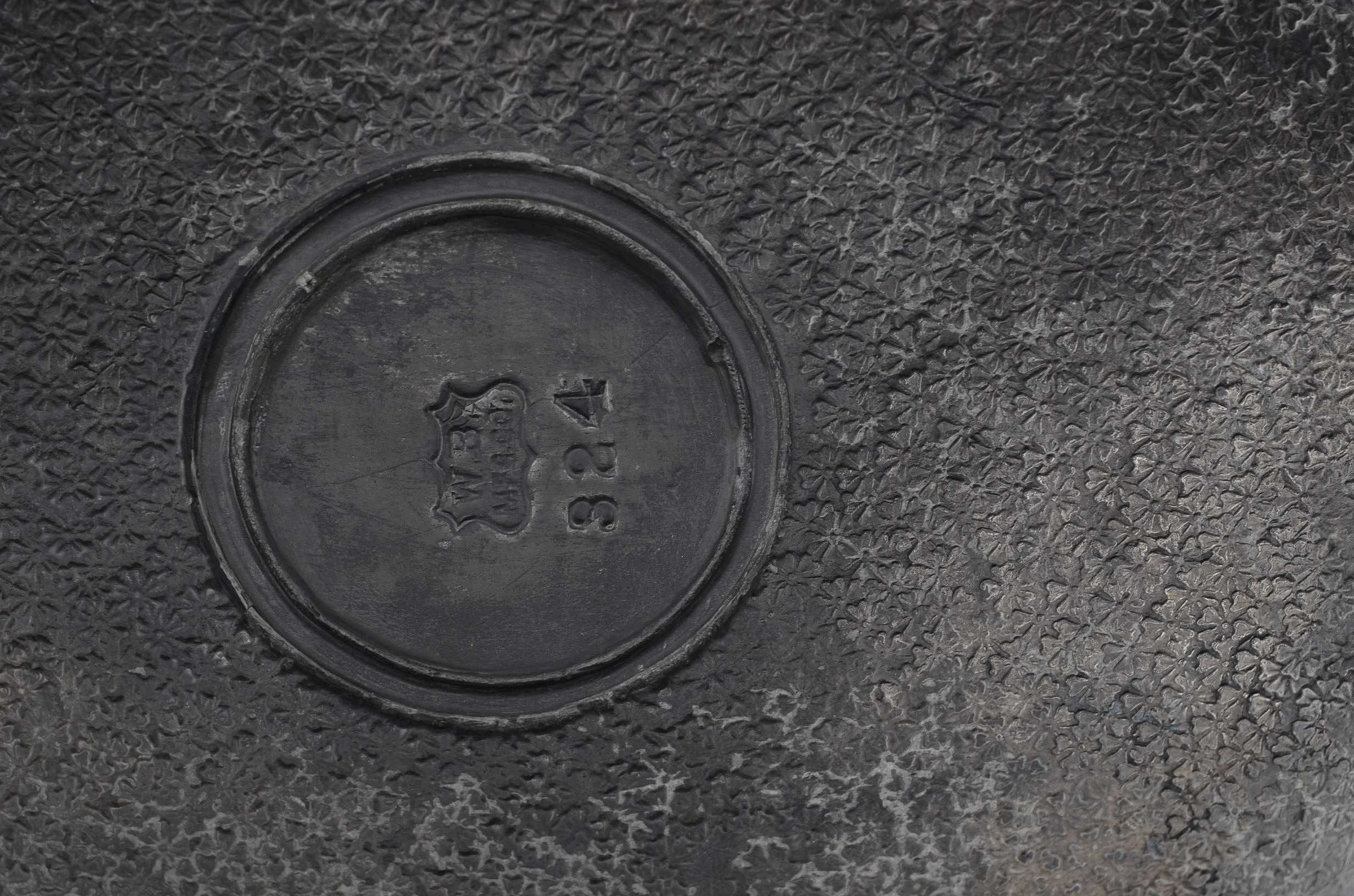 Art Nouveau Hinged Casket and Smaller Purse in Pewter Finish