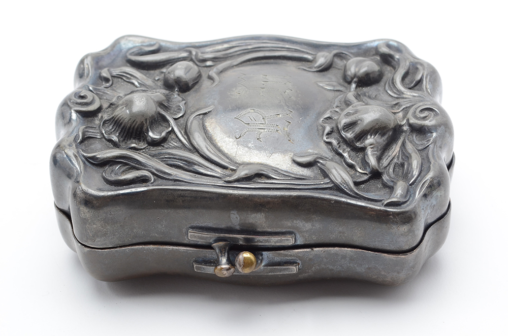Art Nouveau Hinged Casket and Smaller Purse in Pewter Finish