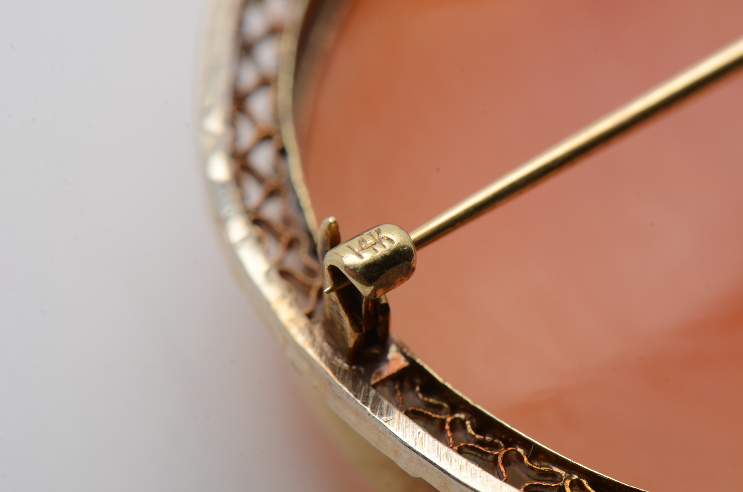 14K Yellow Gold Filigree Mounted Carved Cameo Converter Pendant Brooch