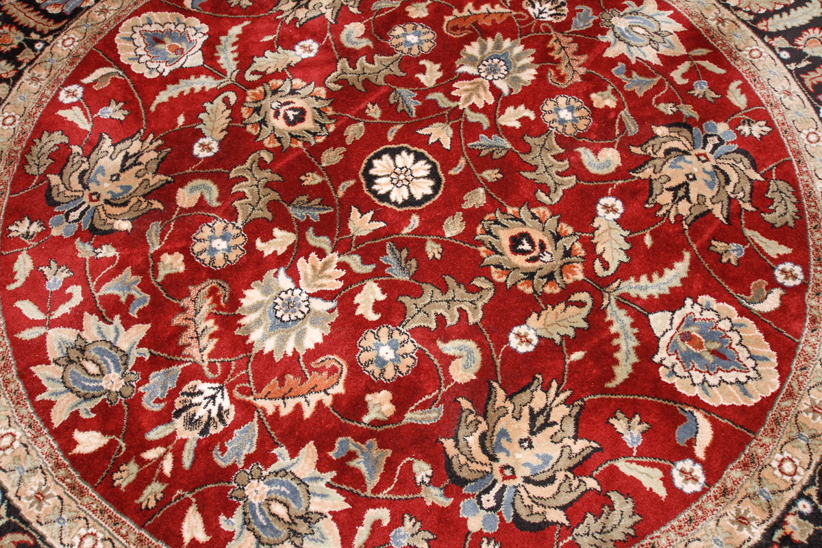 Power-Loomed Belgian Karastan "Palazzo Verona" Round Area Rug