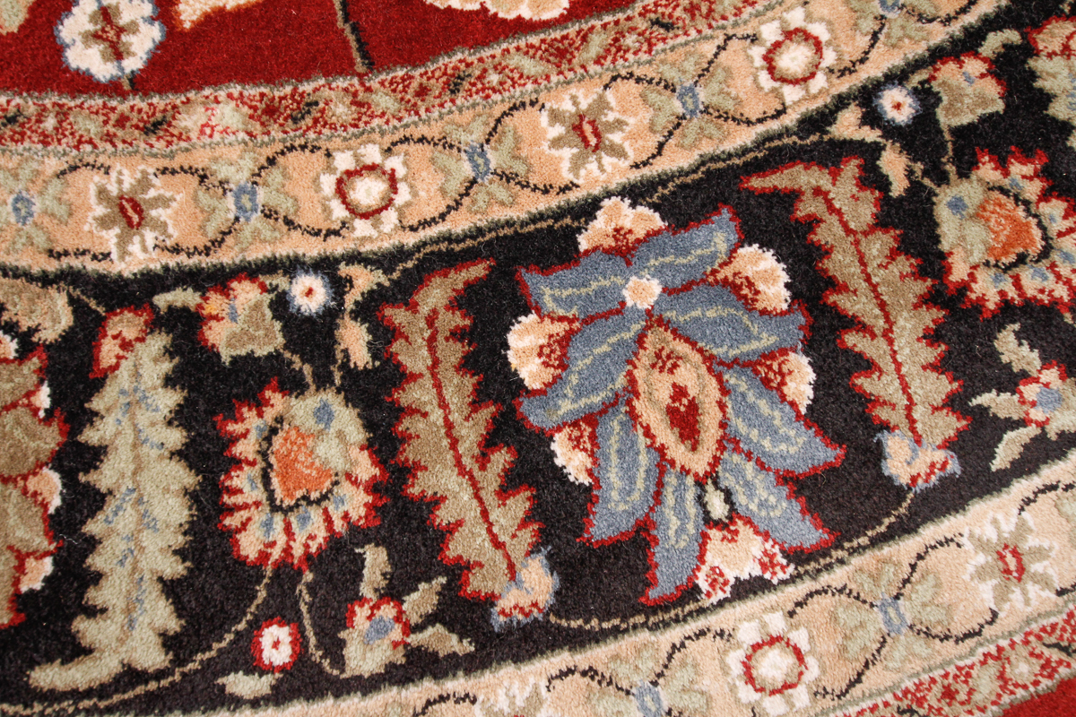 Power-Loomed Belgian Karastan "Palazzo Verona" Round Area Rug