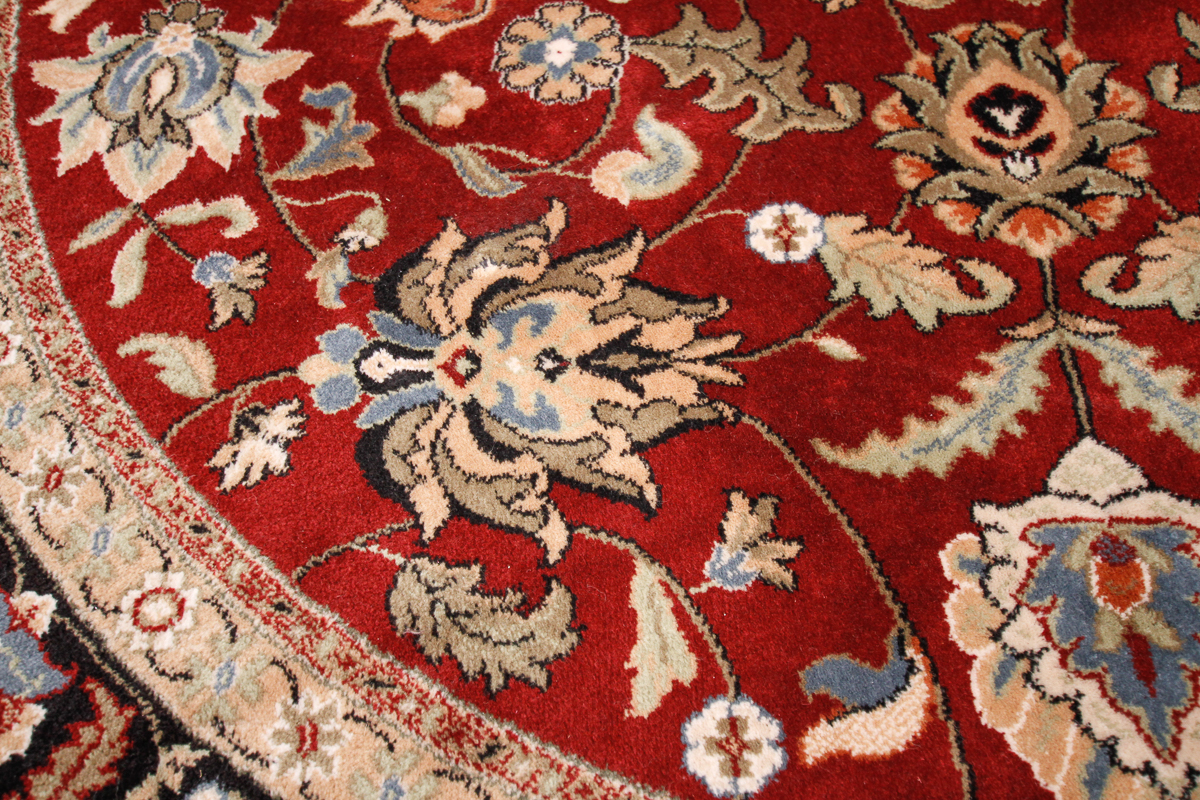Power-Loomed Belgian Karastan "Palazzo Verona" Round Area Rug
