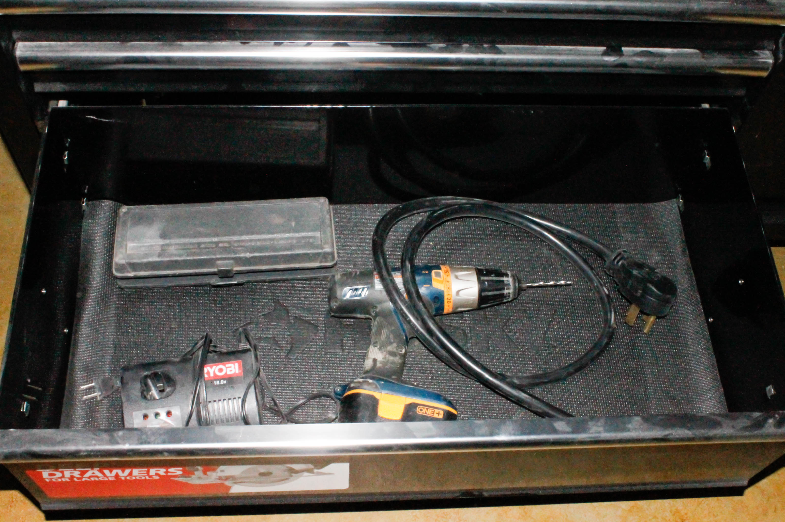 Husky Metal Rolling Tool Cabinet