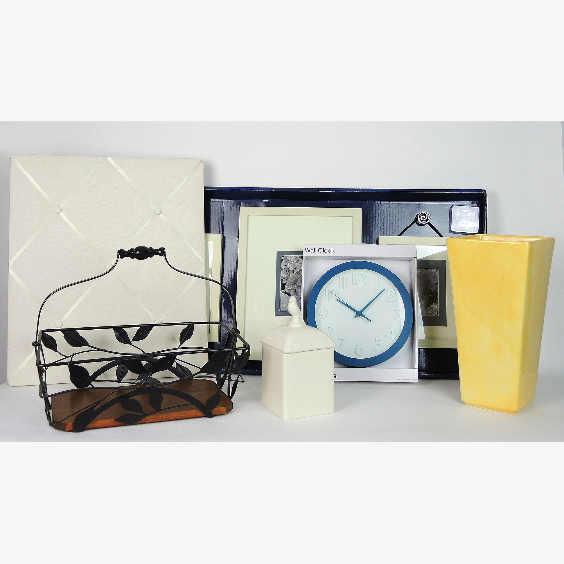 Selection of Assorted Modern Décor