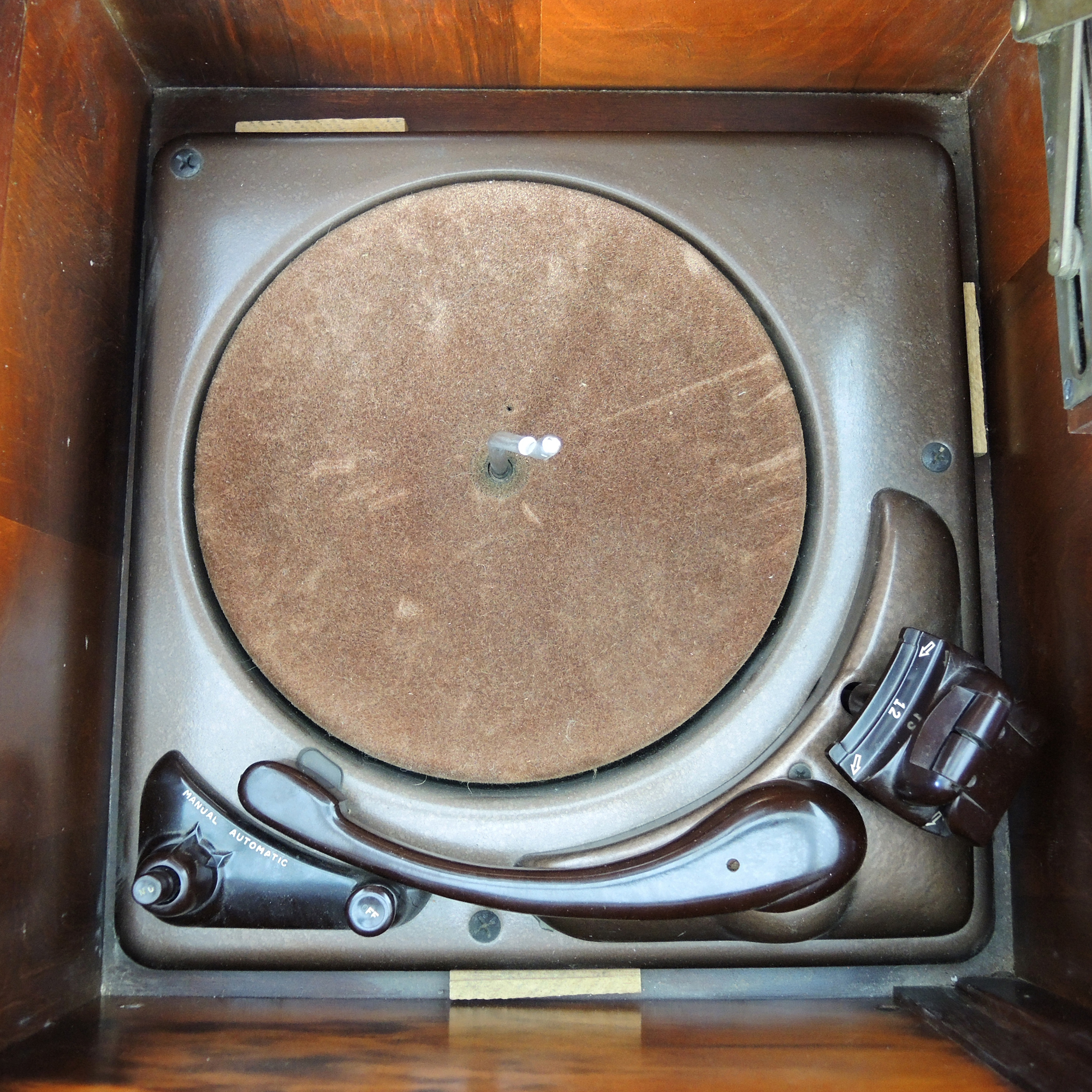 Magnavox "Berkeley" Model 134 Series Radio Phonograph