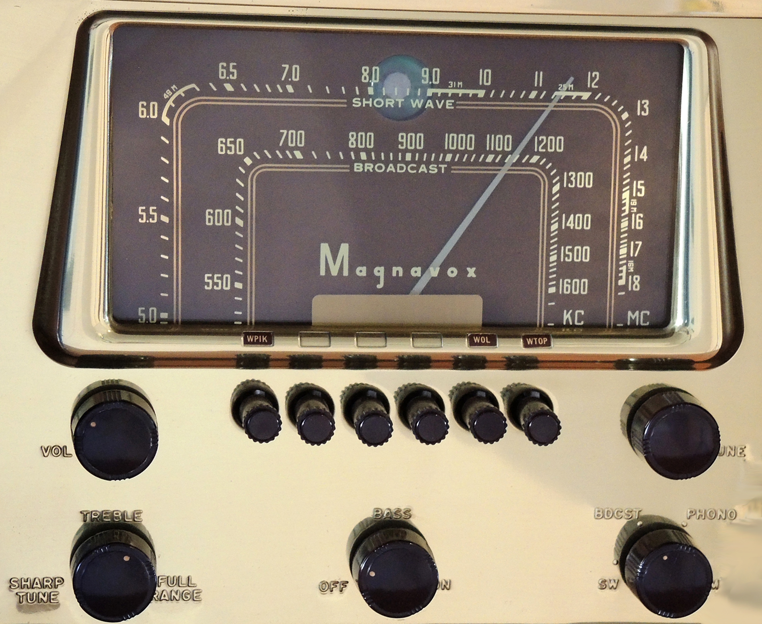 Magnavox "Berkeley" Model 134 Series Radio Phonograph