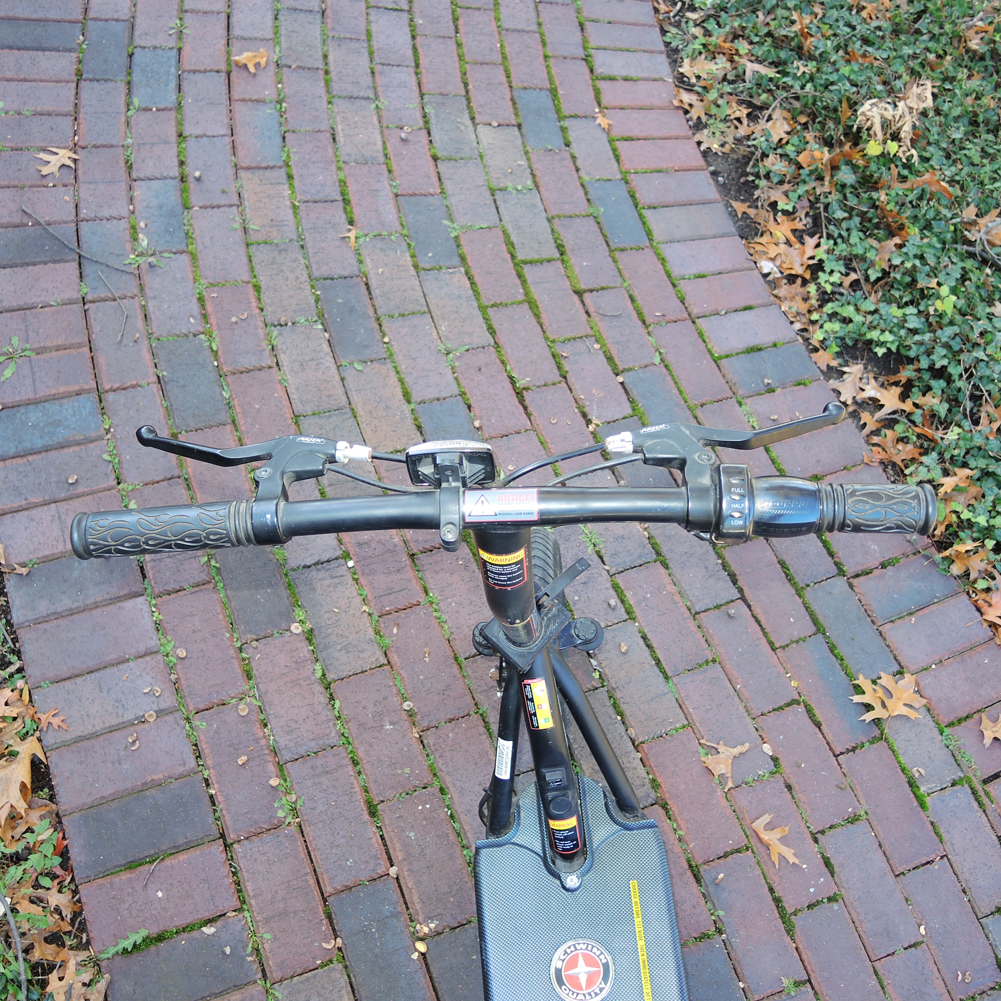 Schwinn Stealth 1000 Electric Scooter