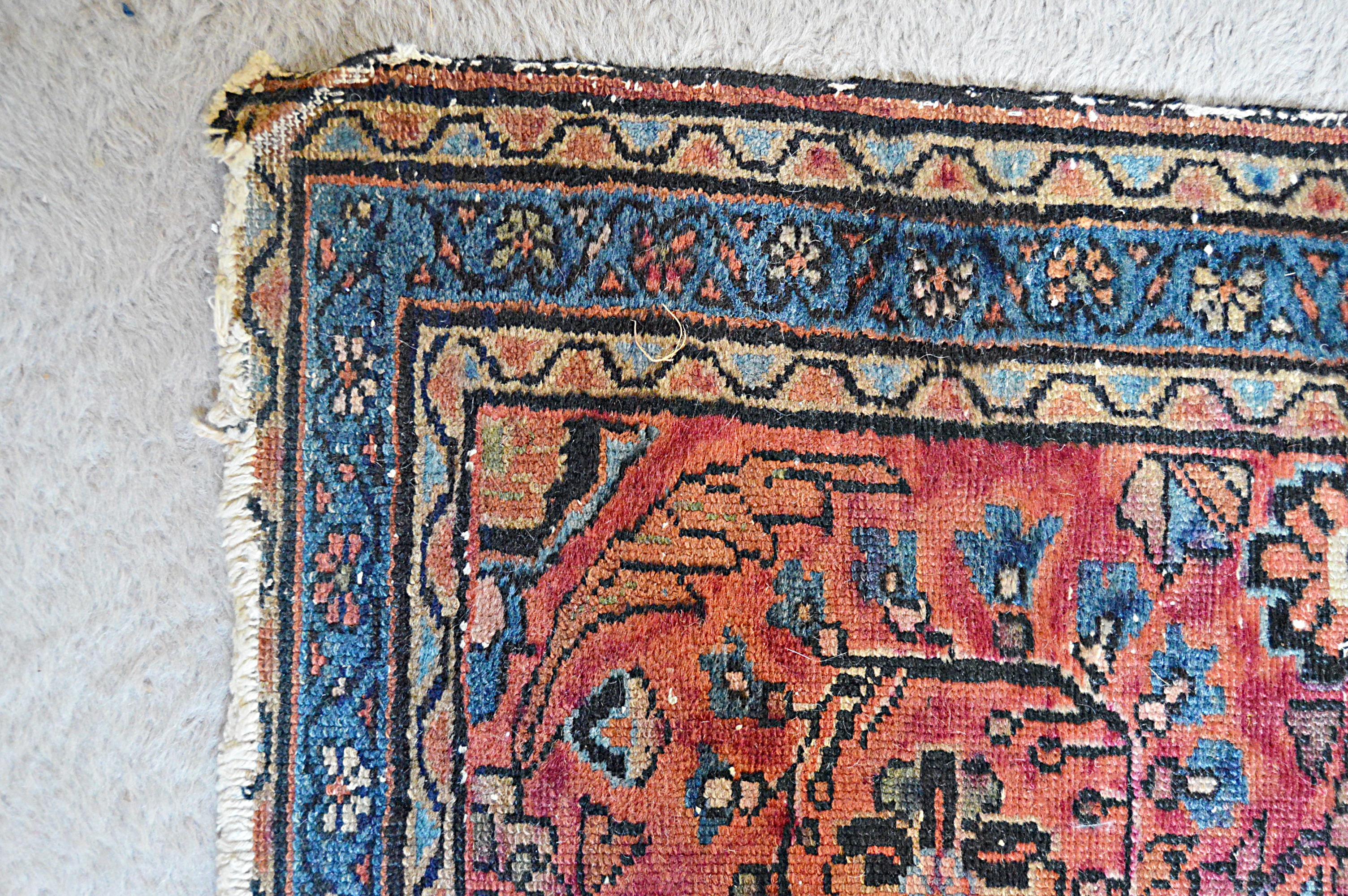 Antique Hand-Knotted Sarouk Wool Accent Rug