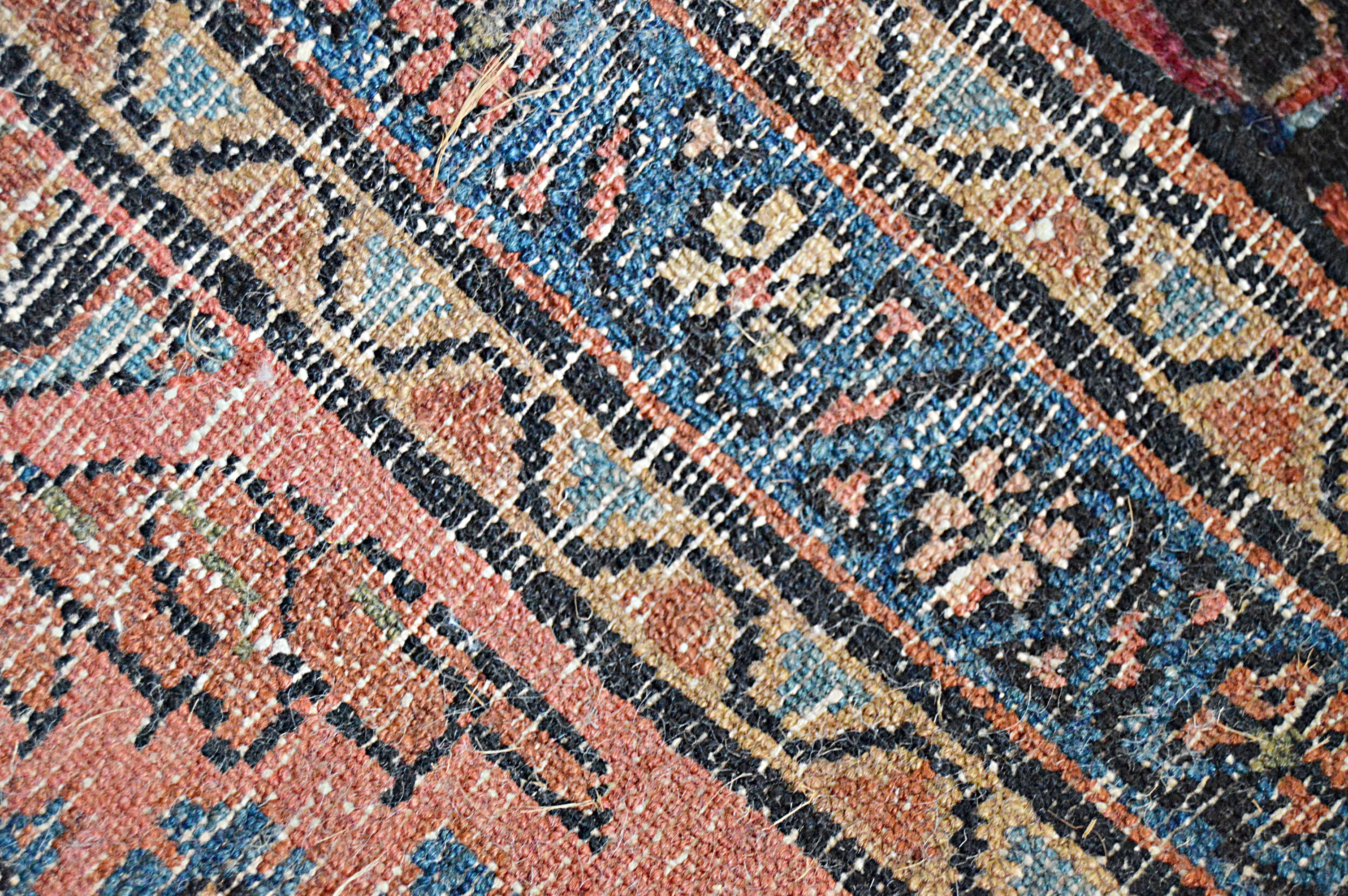 Antique Hand-Knotted Sarouk Wool Accent Rug