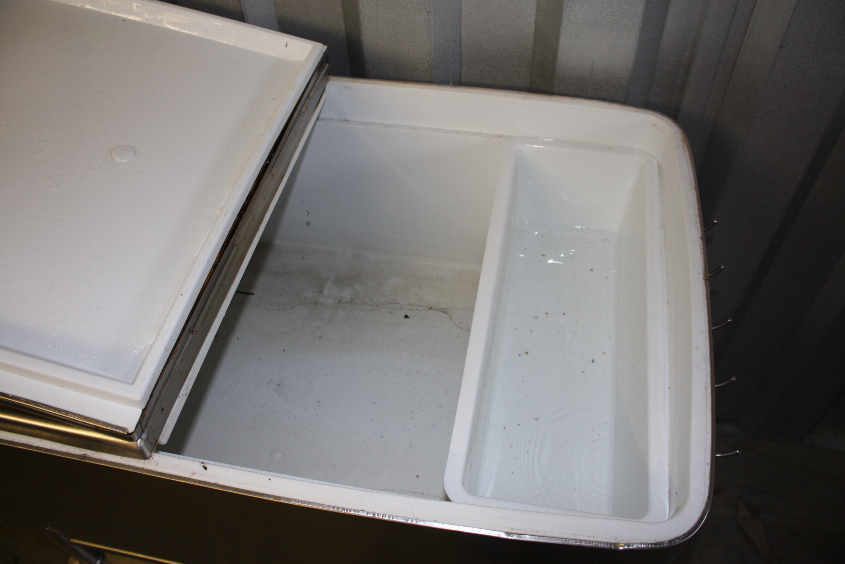 Metal Cooler Rolling Cart