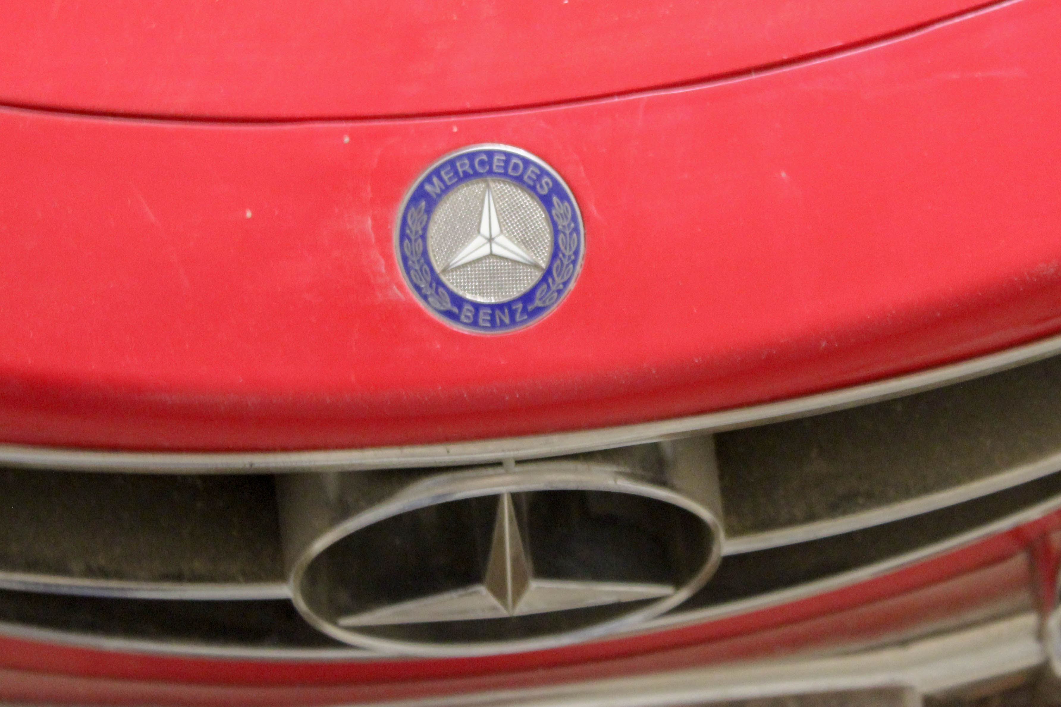 Kid Trax Mercedes-Benz SL300 Electric Ride-On Children's Car