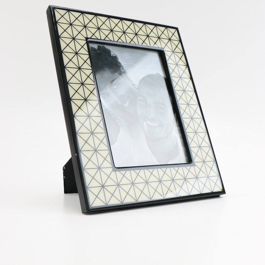 Diamond Patterned Plastic Photo Frame