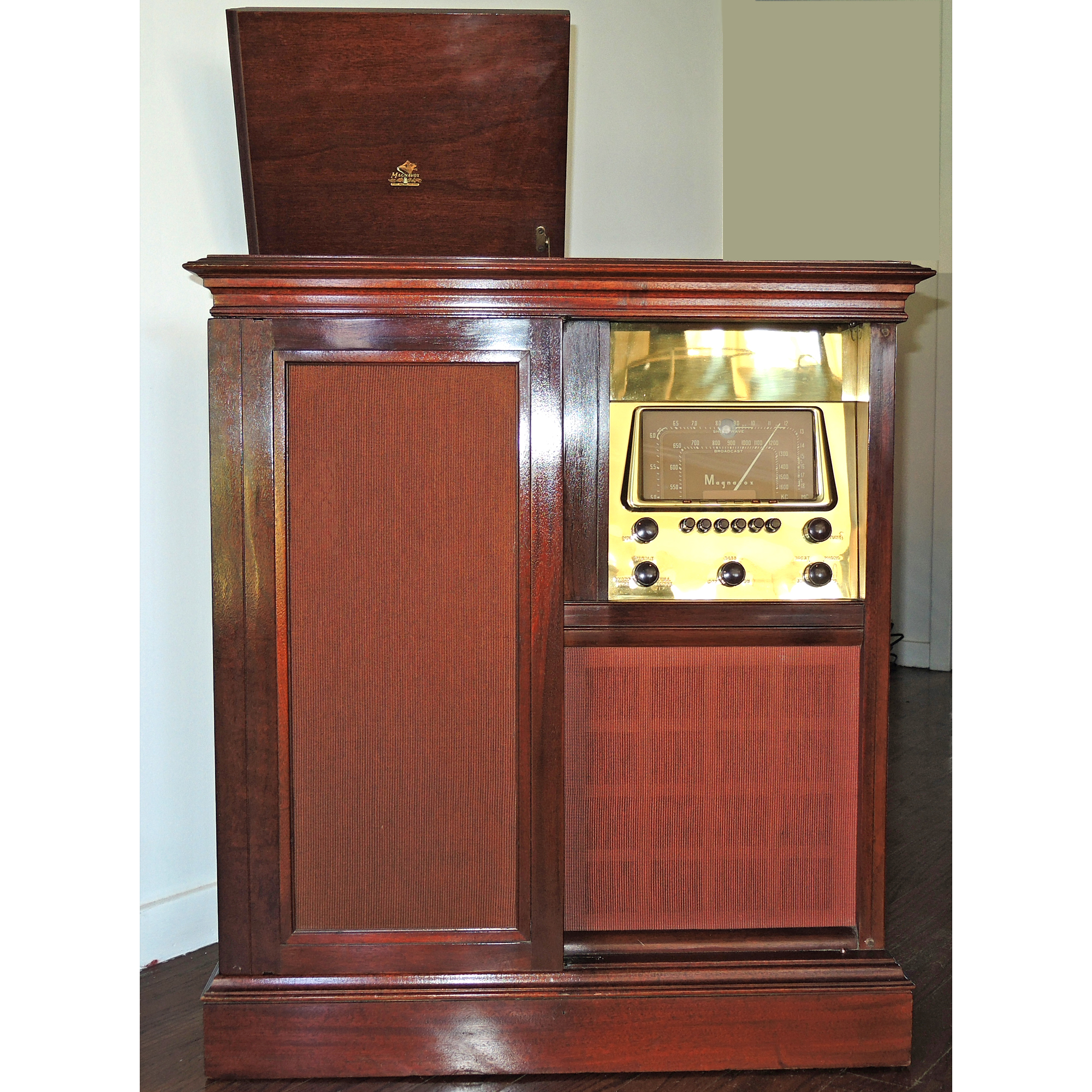 Magnavox "Berkeley" Model 134 Series Radio Phonograph