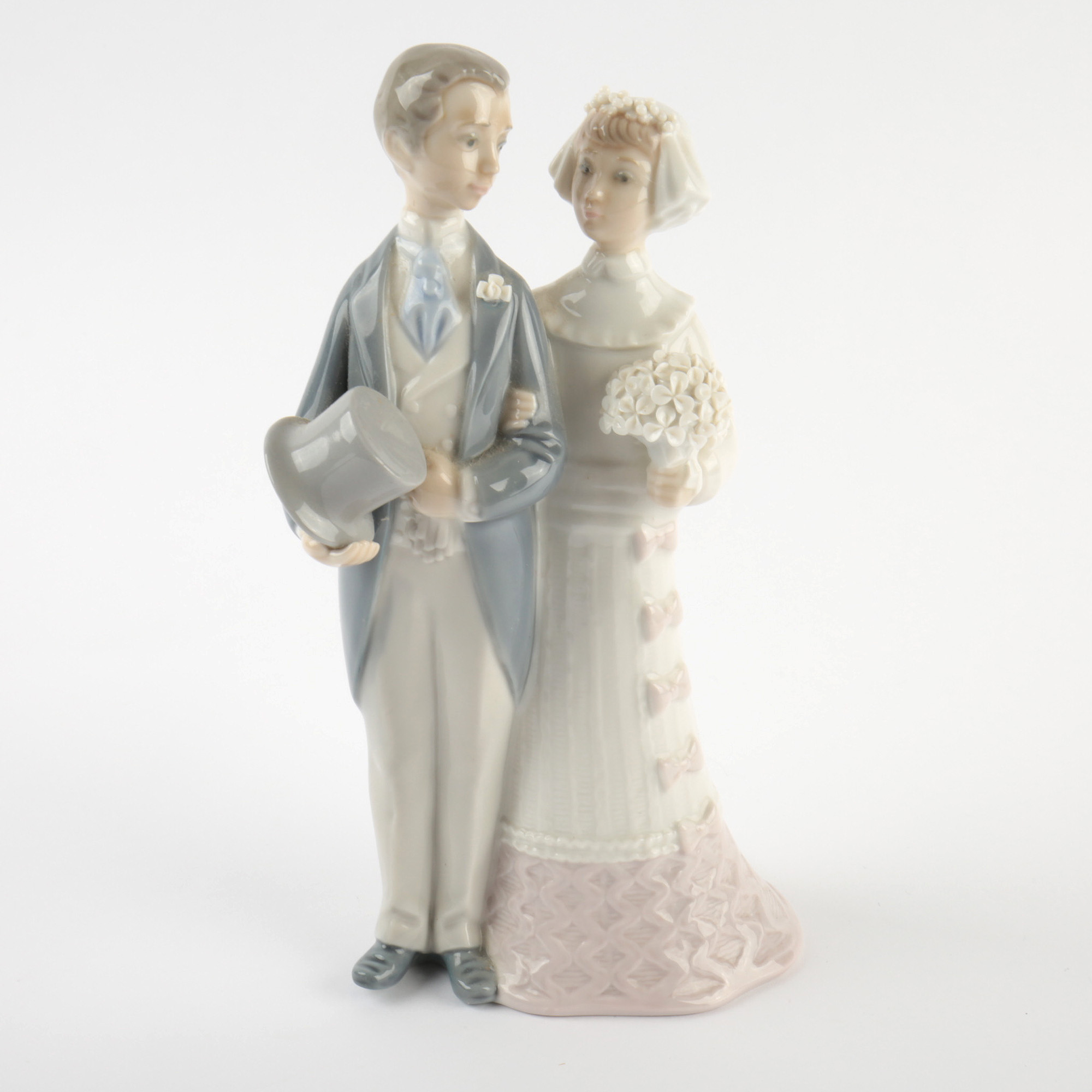 Lladró Bride and Groom Porcelain Wedding Cake Topper