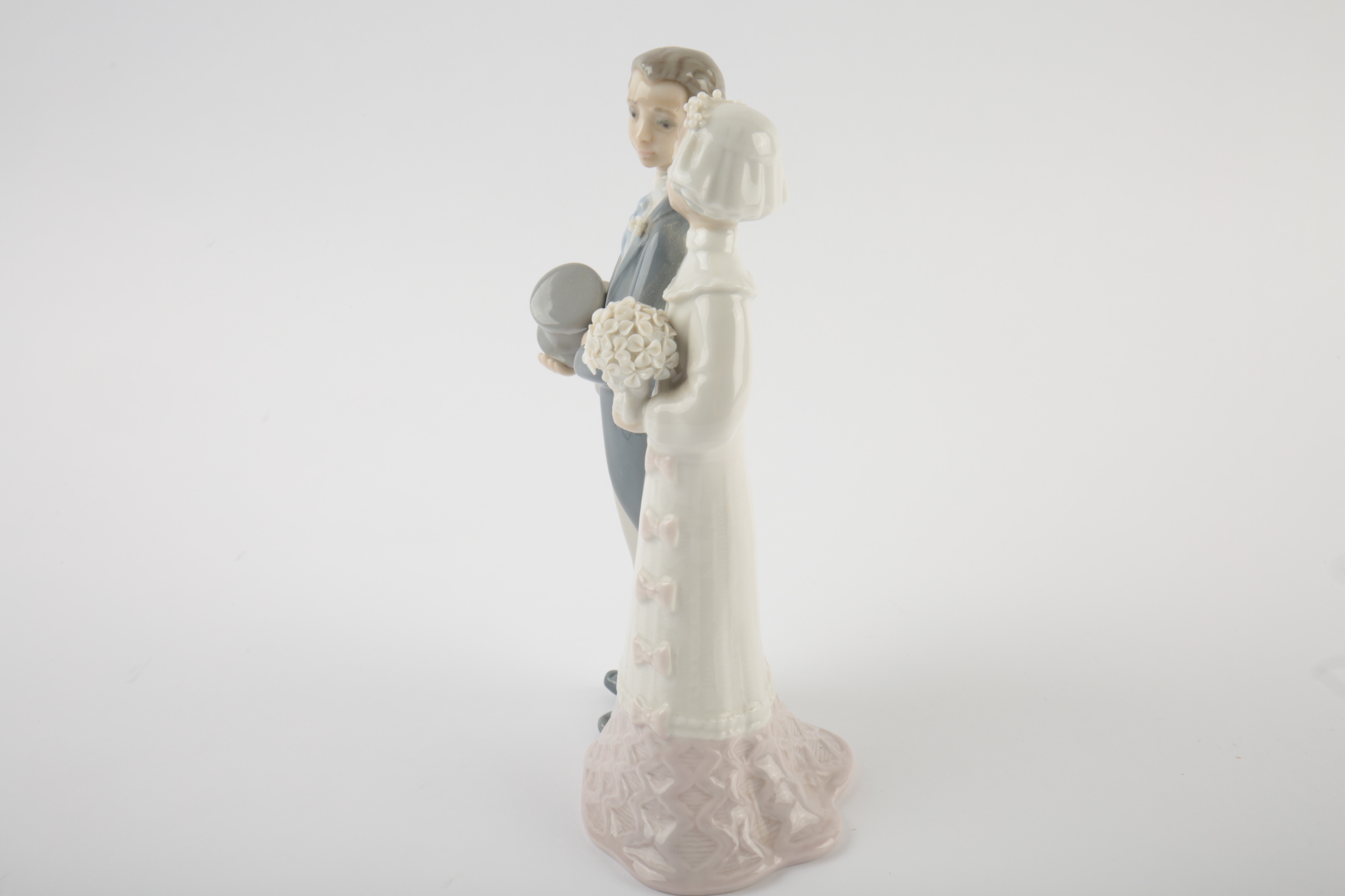 Lladró Bride and Groom Porcelain Wedding Cake Topper