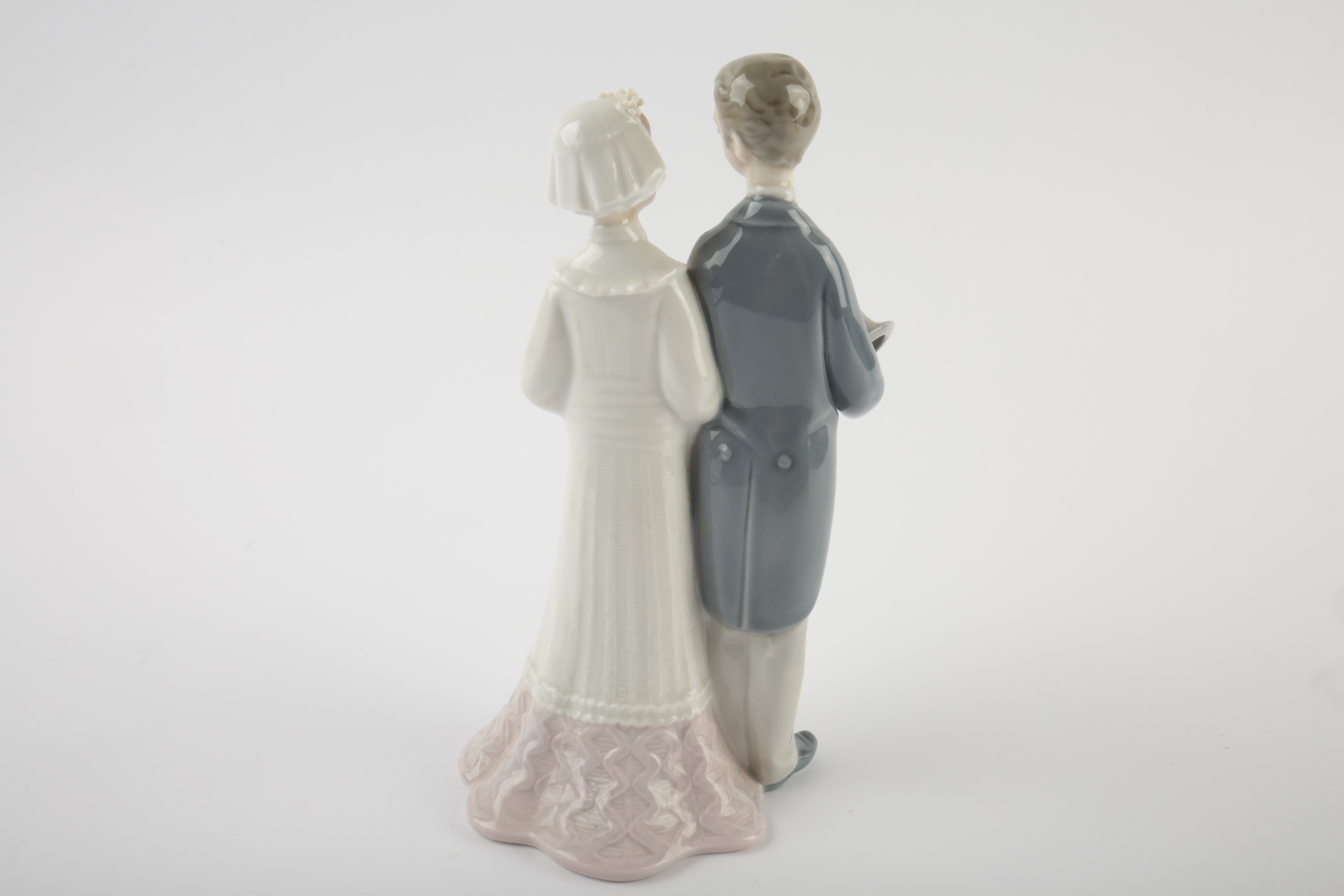 Lladró Bride and Groom Porcelain Wedding Cake Topper