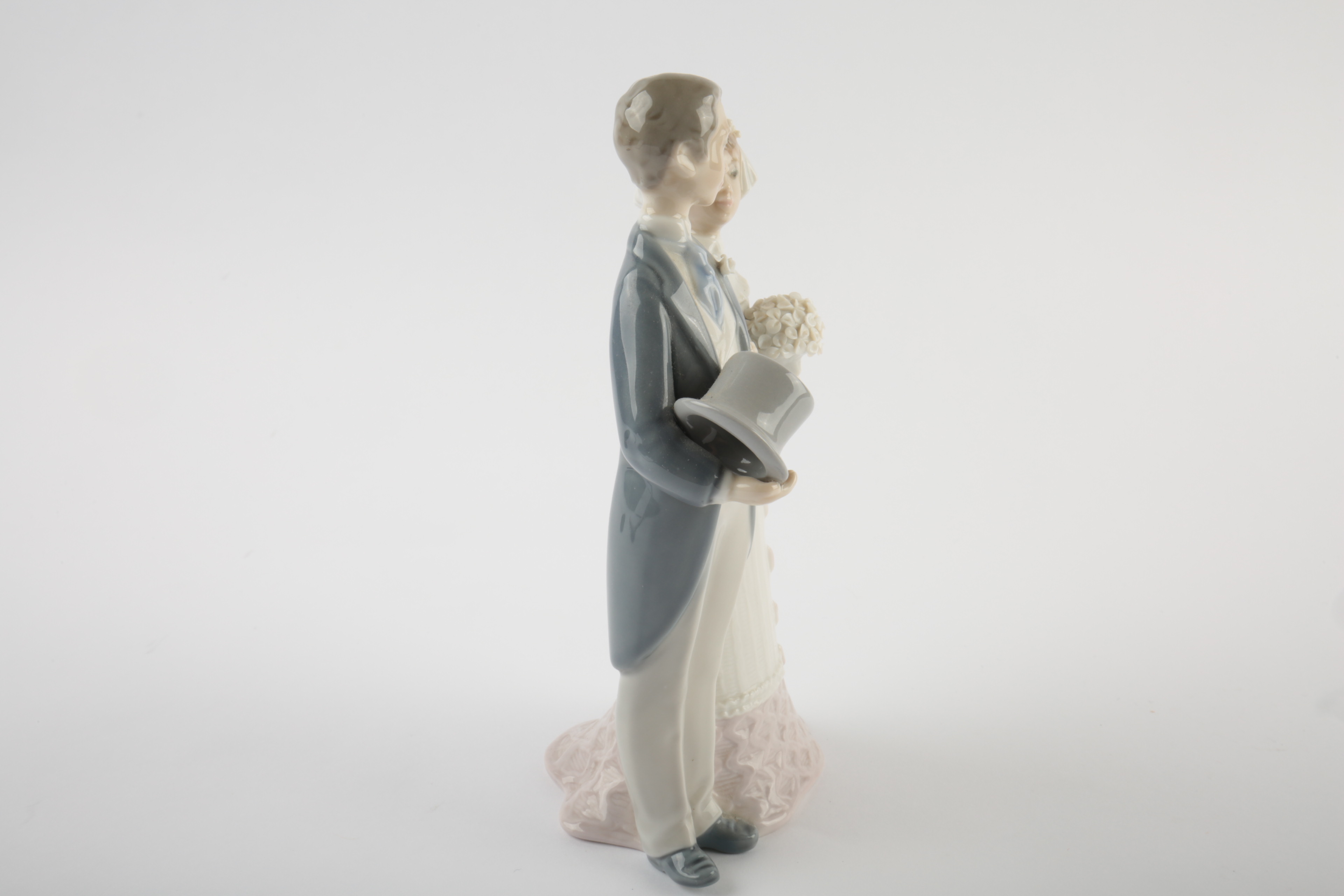 Lladró Bride and Groom Porcelain Wedding Cake Topper