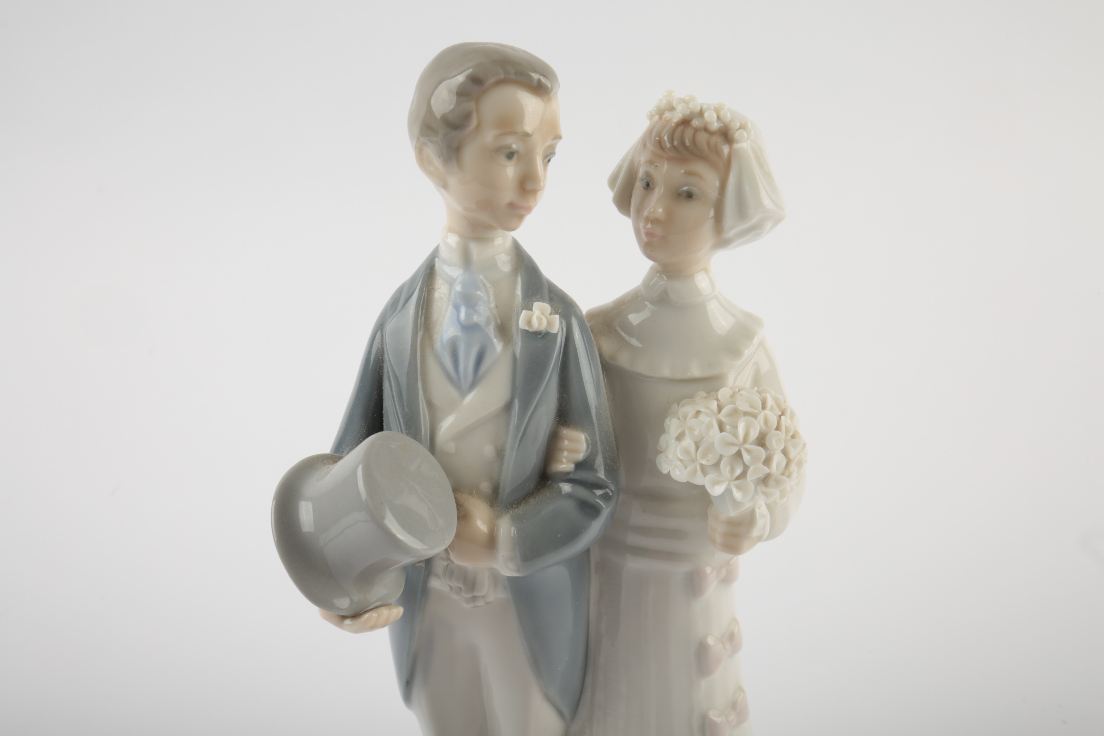 Lladró Bride and Groom Porcelain Wedding Cake Topper