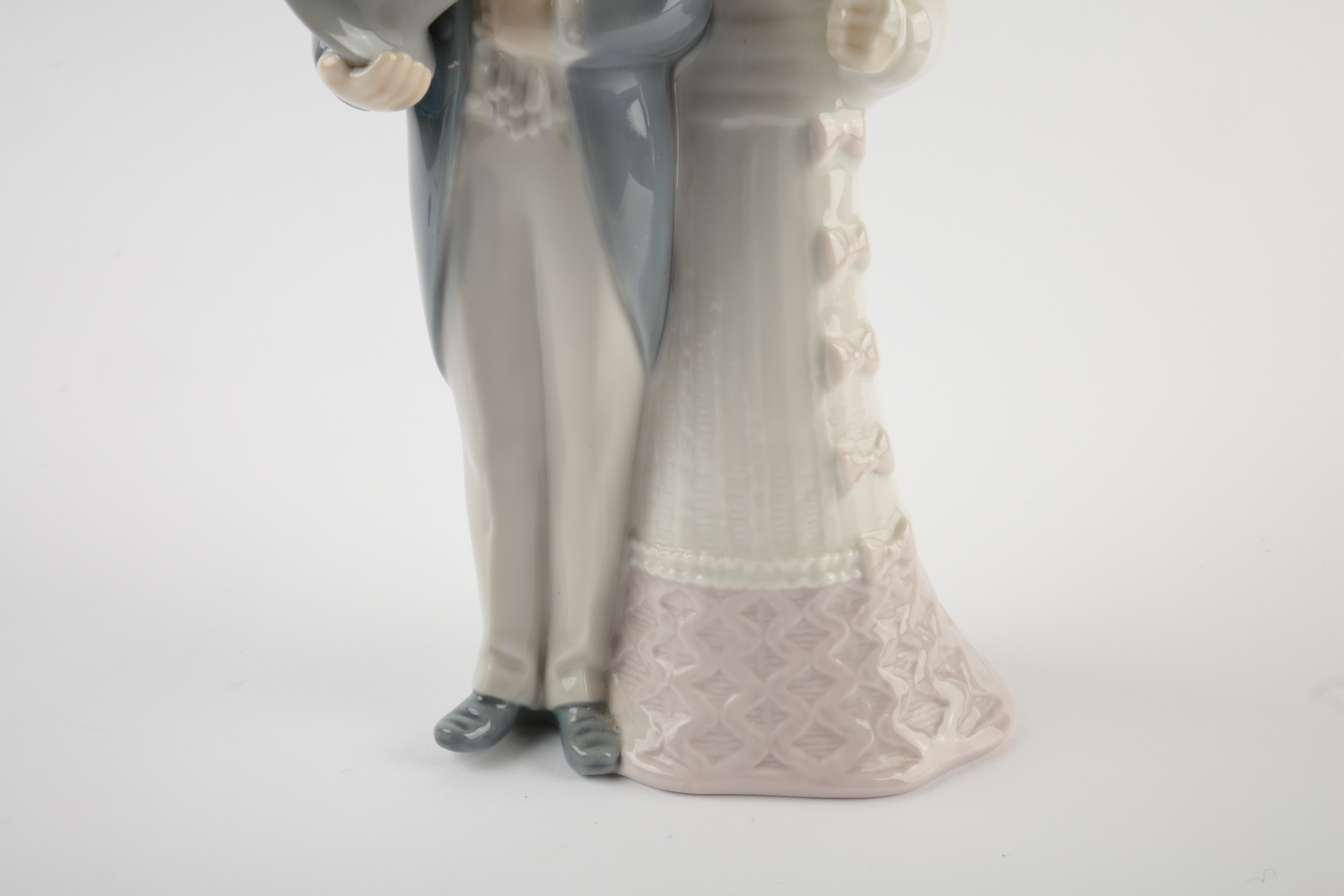 Lladró Bride and Groom Porcelain Wedding Cake Topper
