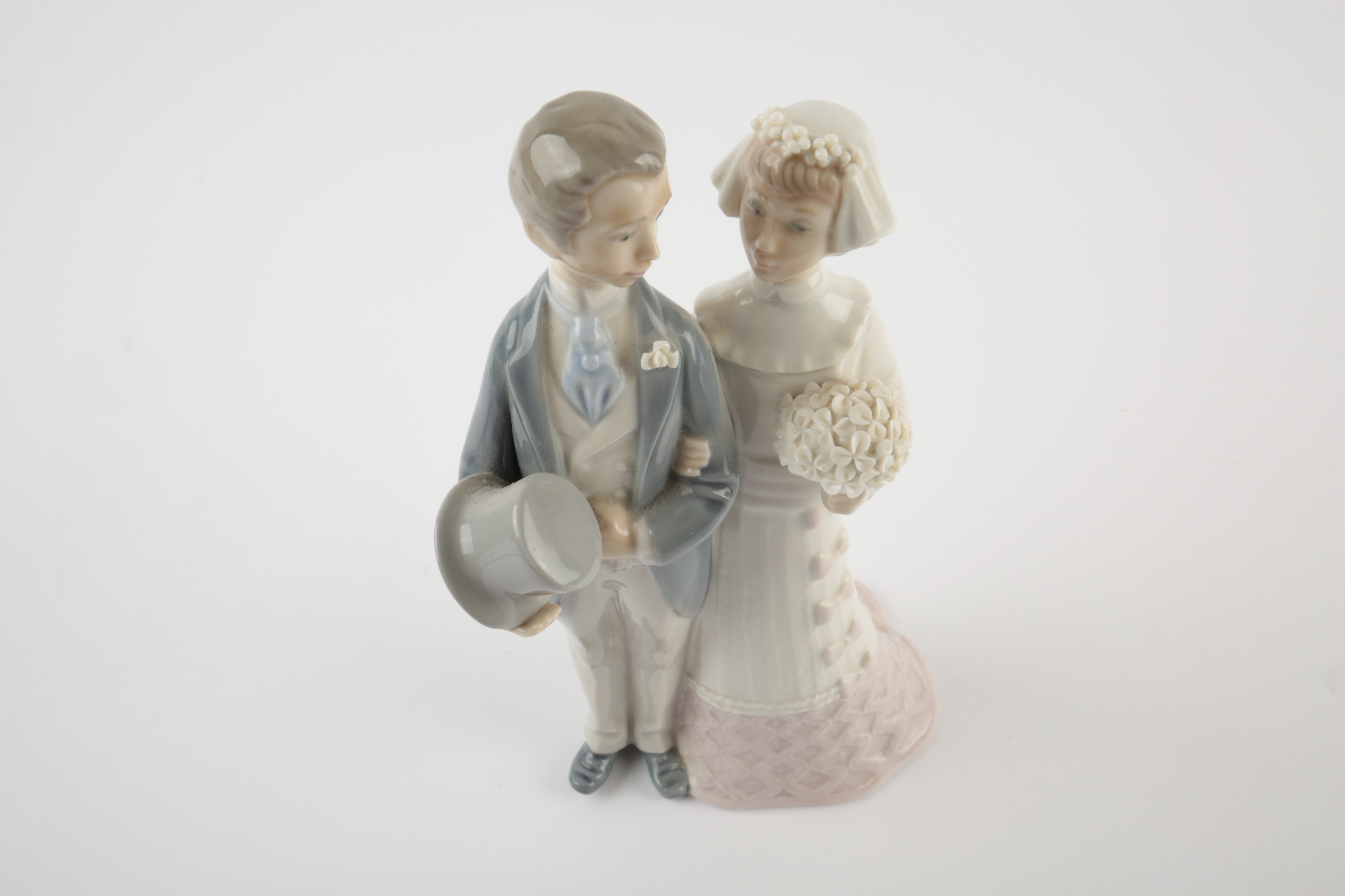 Lladró Bride and Groom Porcelain Wedding Cake Topper