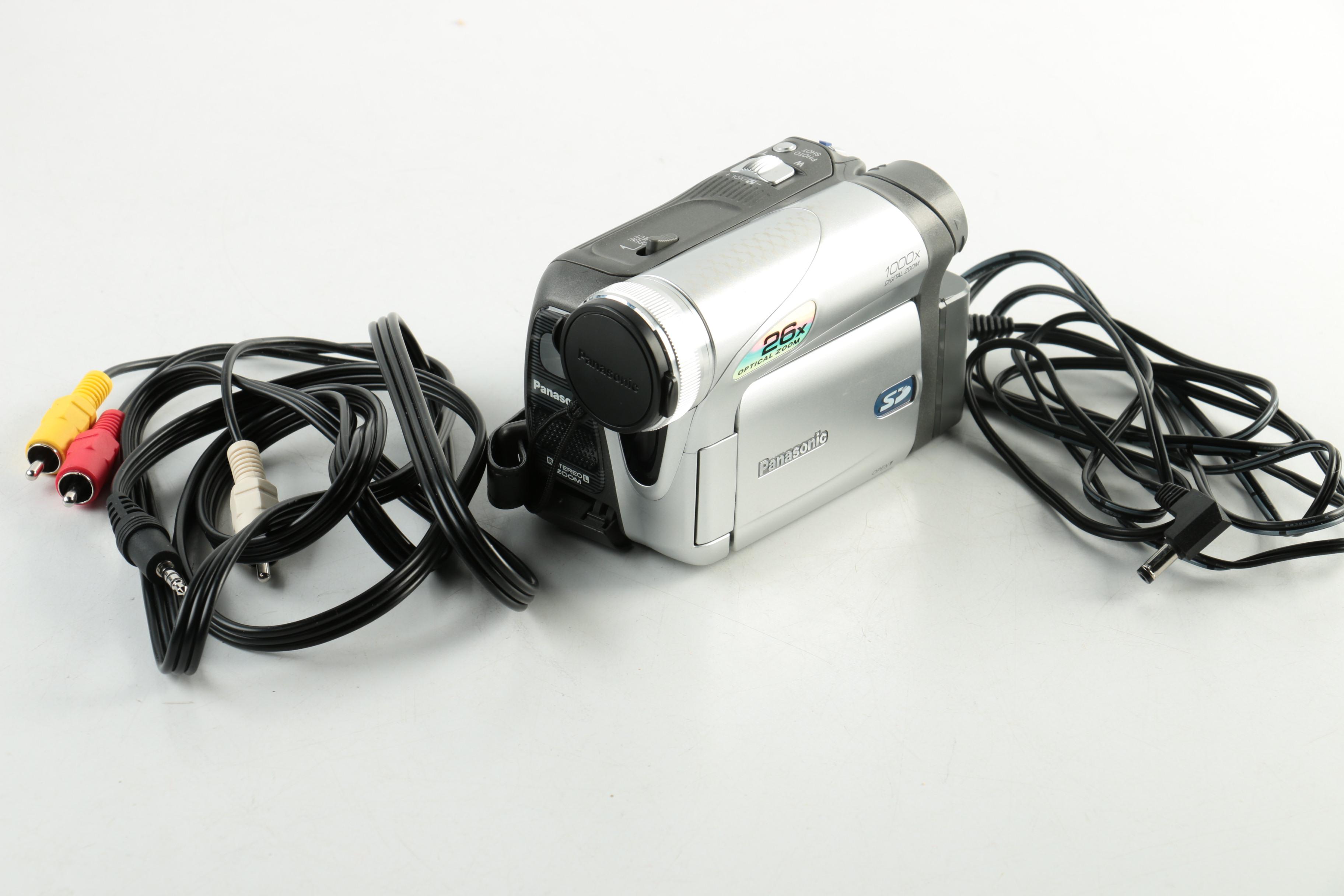 Panasonic Camcorder with iHome 30-Pin iPod Speaker Dock