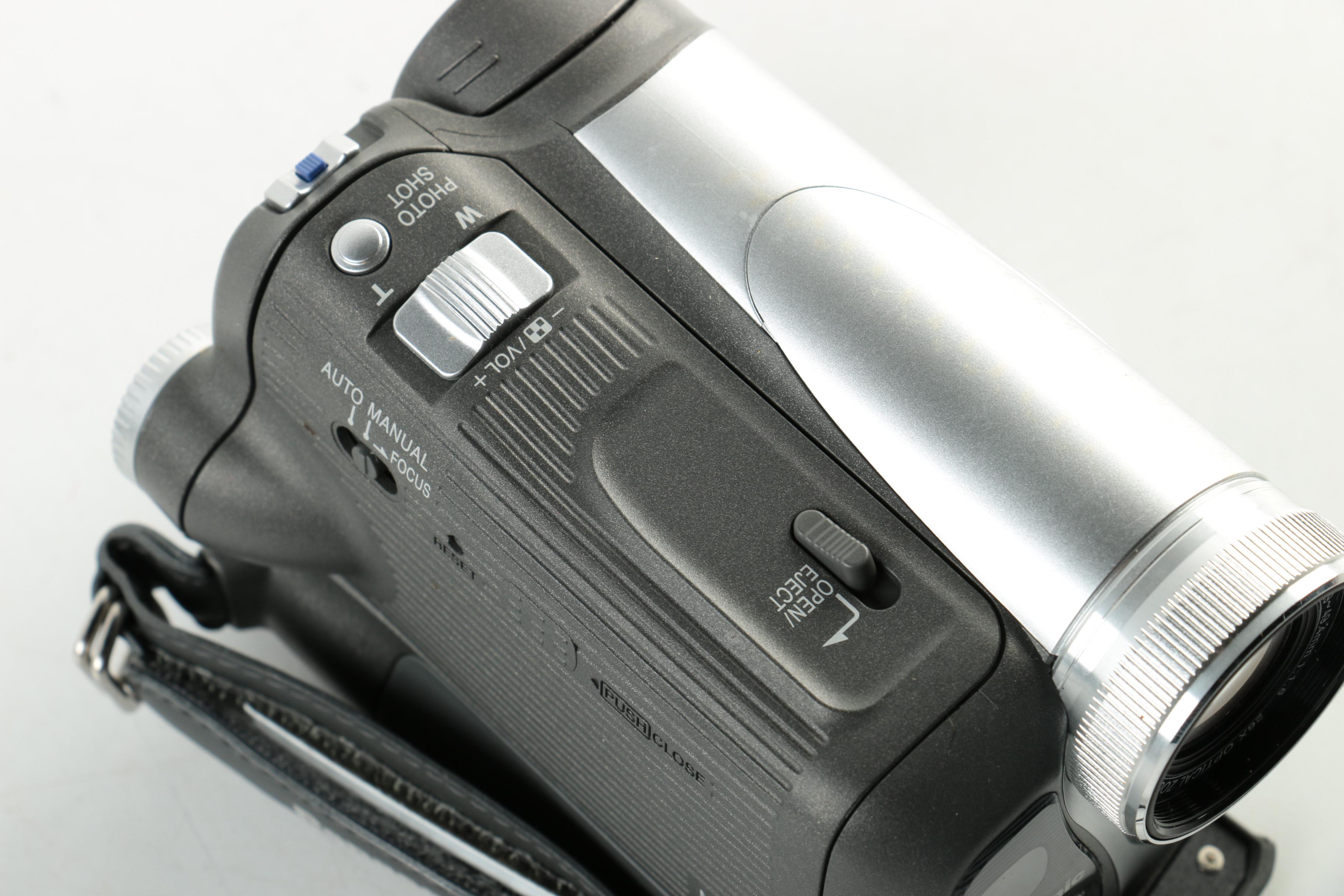 Panasonic Camcorder with iHome 30-Pin iPod Speaker Dock