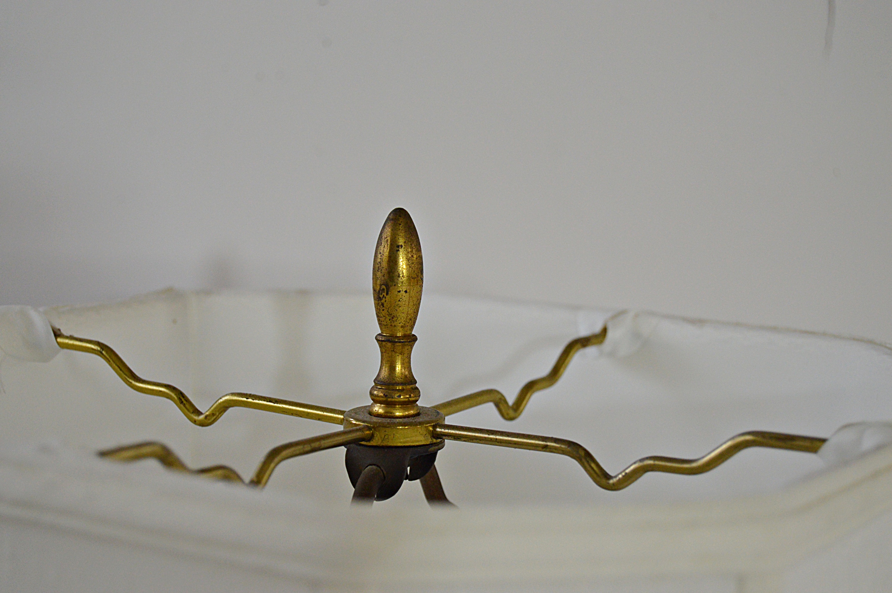 Chinoiserie Style White Porcelain Table Lamp