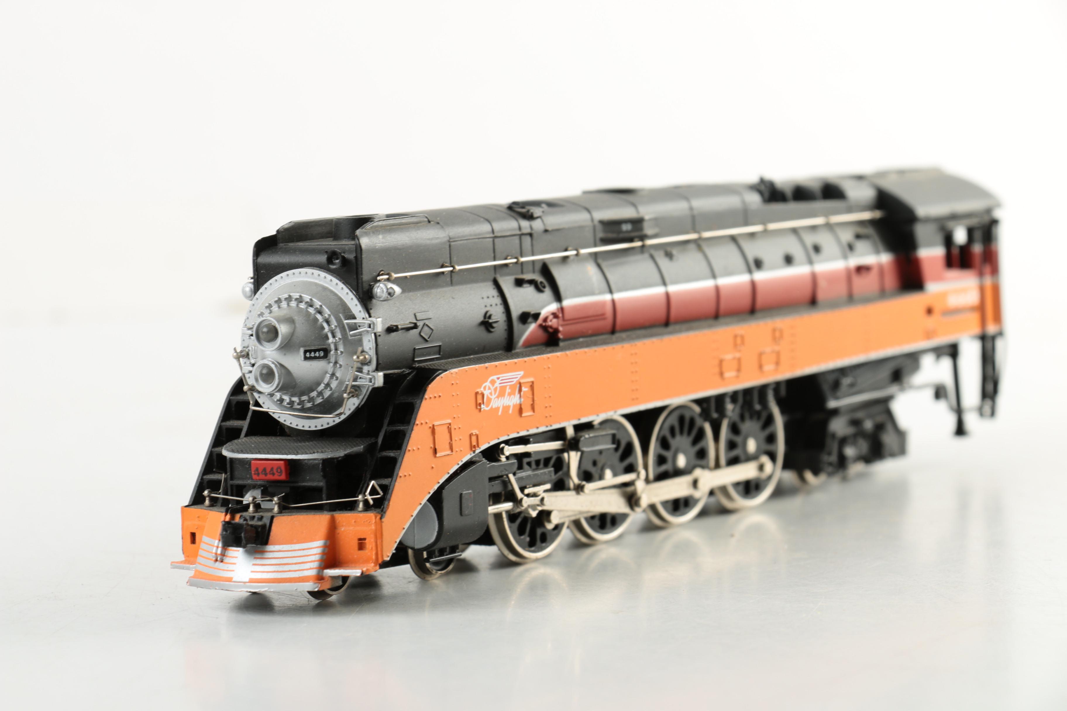 Bachmann Southern Pacific "Railfan Daylight" Diesel Locomotive and Tender