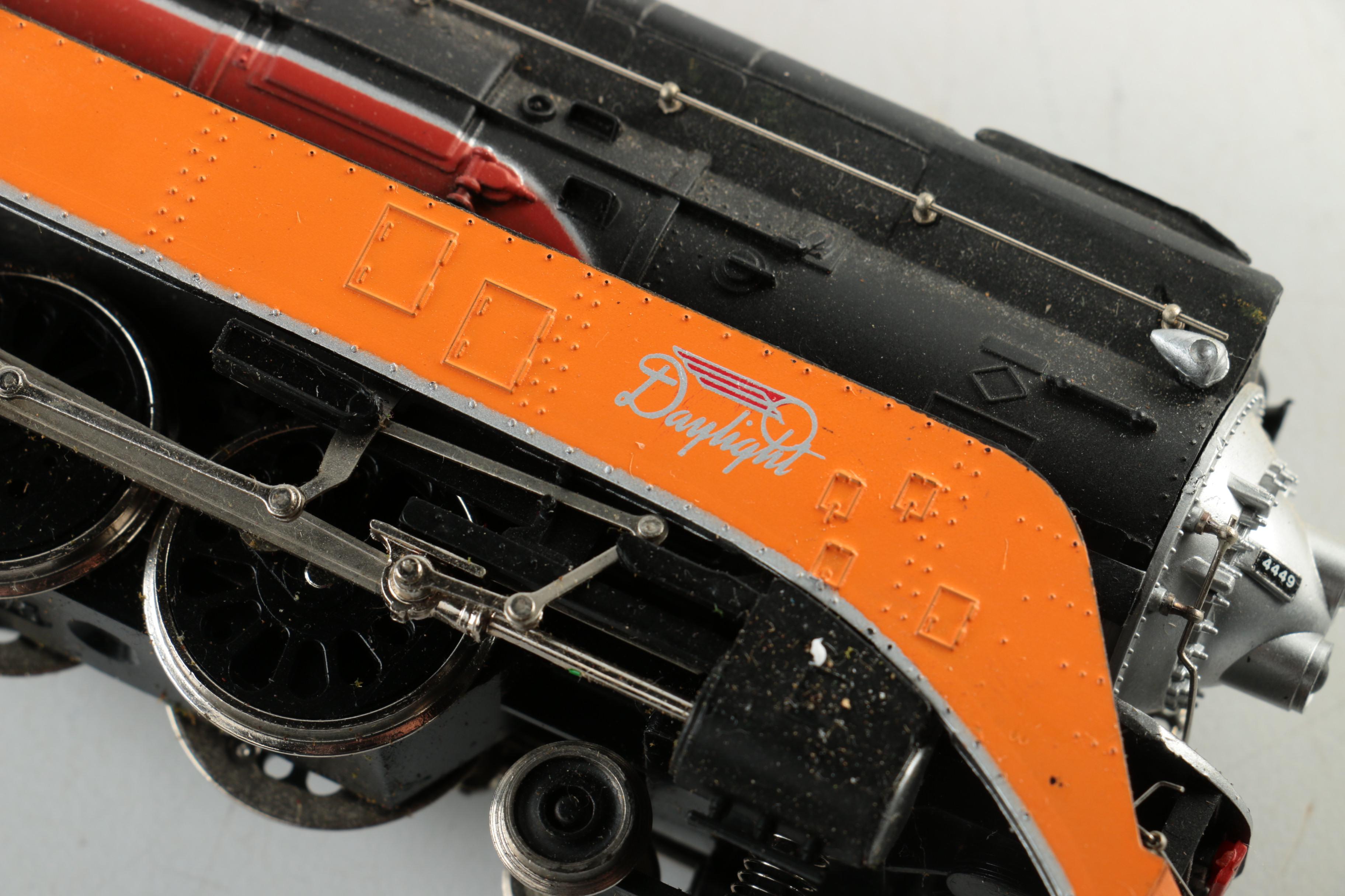 Bachmann Southern Pacific "Railfan Daylight" Diesel Locomotive and Tender