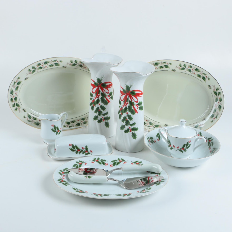 Holly-Themed Porcelain Tableware