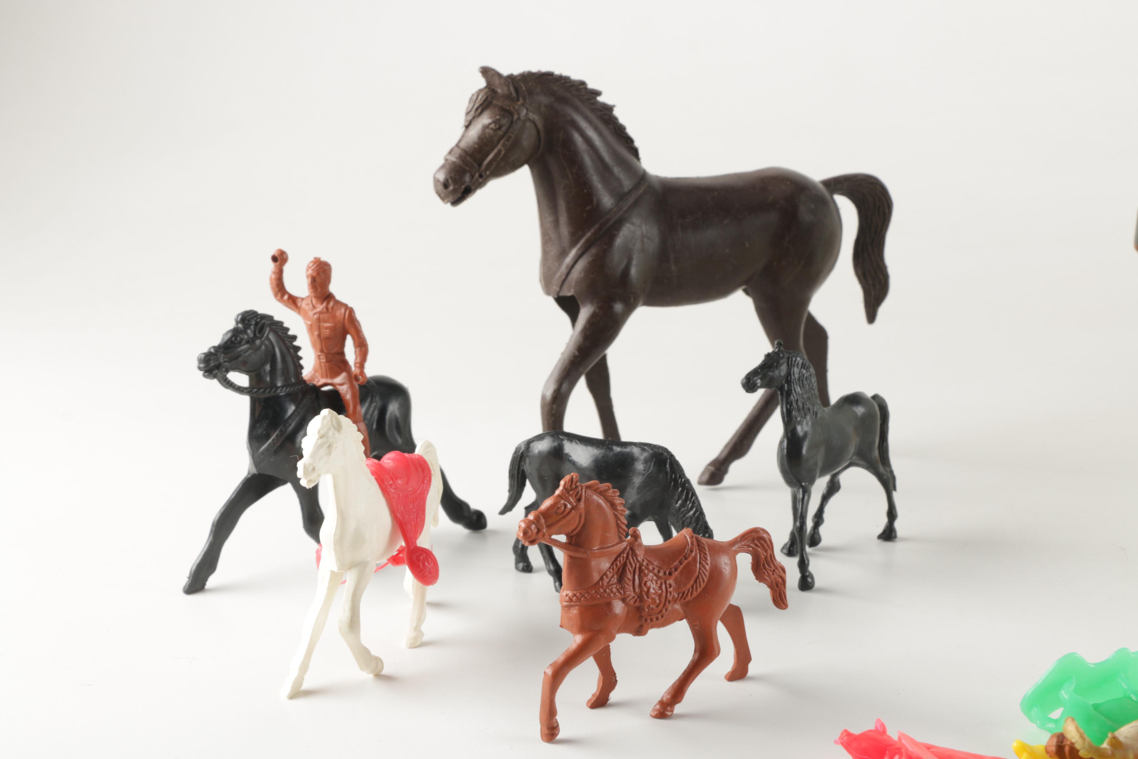 1950s Marx Tin Litho Barn with Plastic Accessories