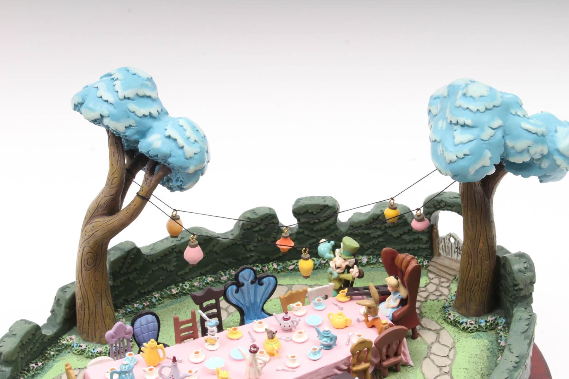Walt Disney Classics Collection" A Tea Party in Wonderland" Figure