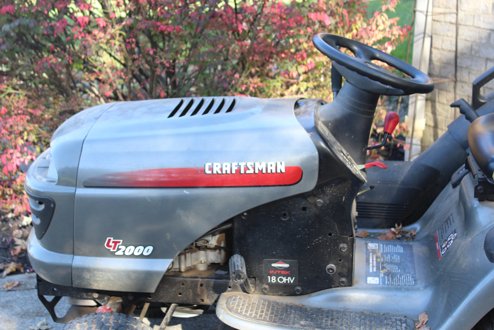 Craftsman LT2000 Lawn Mower